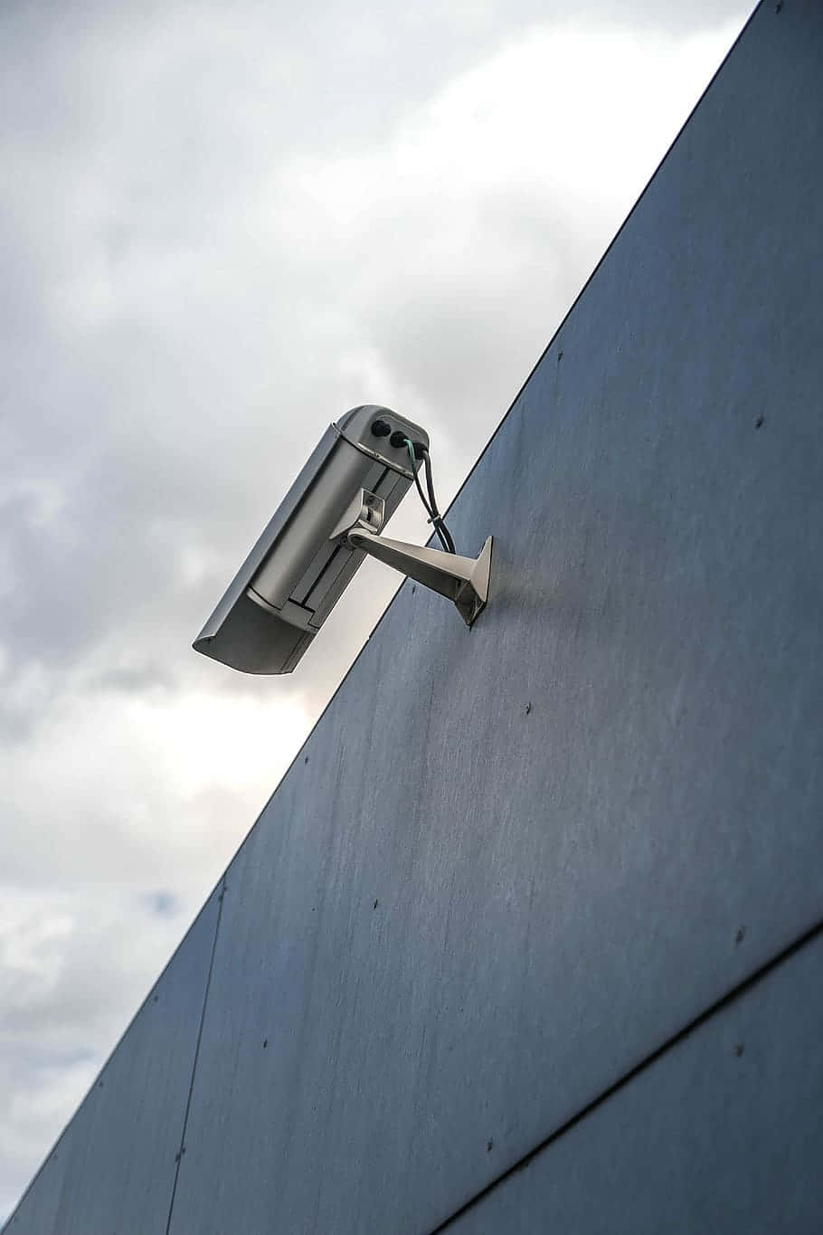 wall mounted cylinder security camera, silver, sleek gray wall, HD Phone Wallpaper