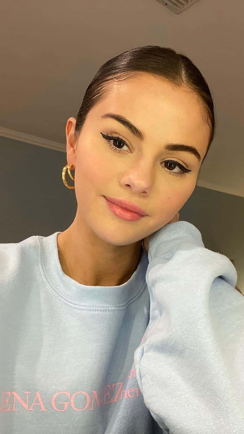 Selena Gomez, iPhone, light blue sweatshirt, HD Phone Wallpaper