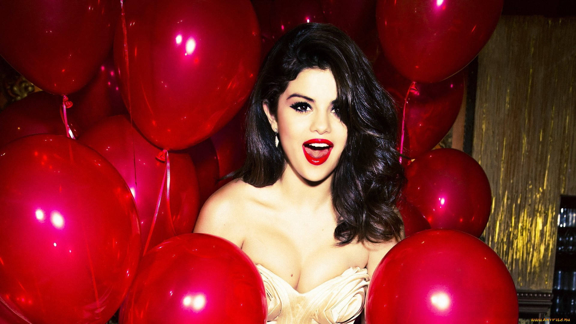 Selena Gomez, red lipstick, glossy red balloons, Full HD Desktop Wallpaper