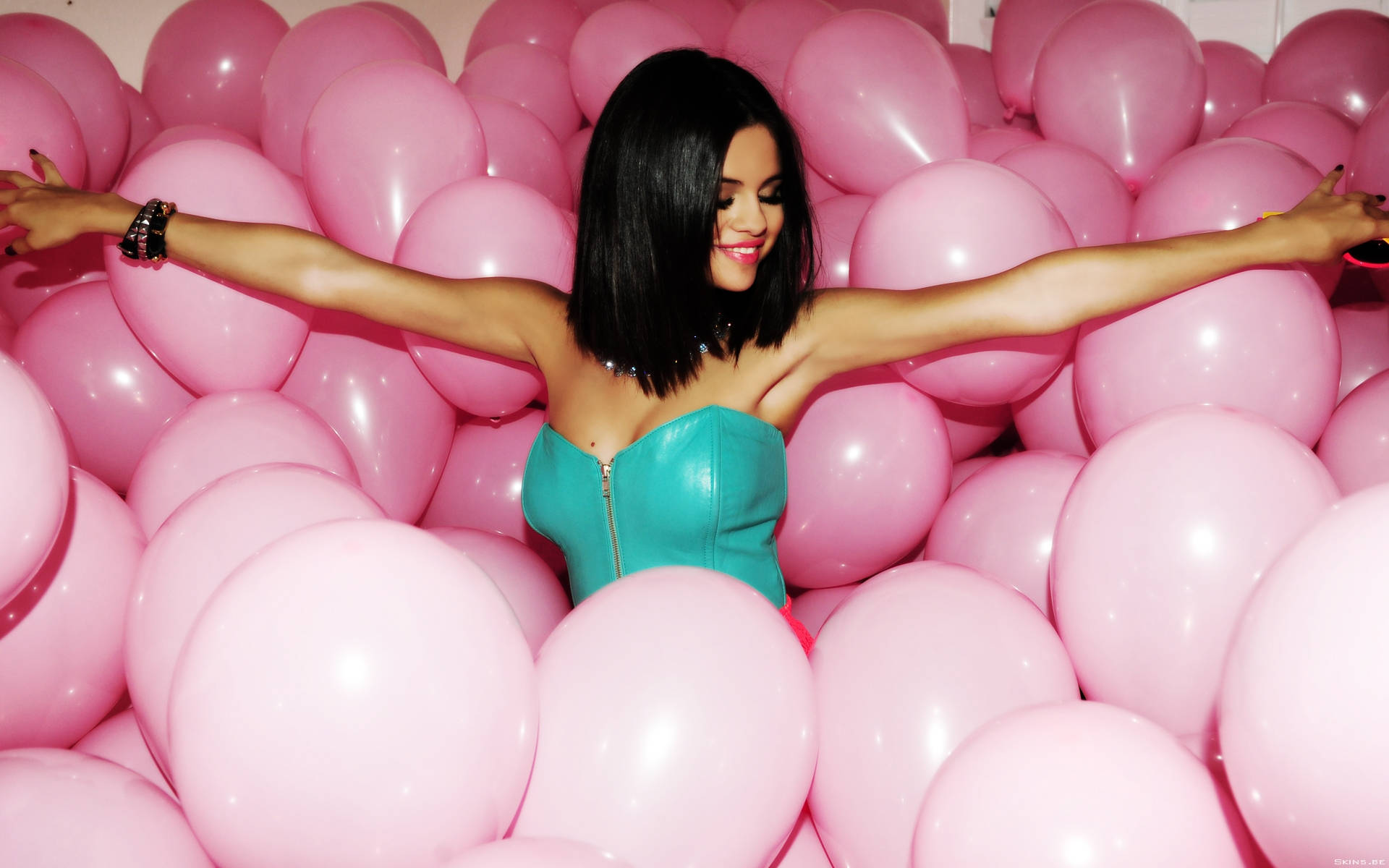 Selena Gomez, teal dress, pink balloons, Full HD Desktop Wallpaper