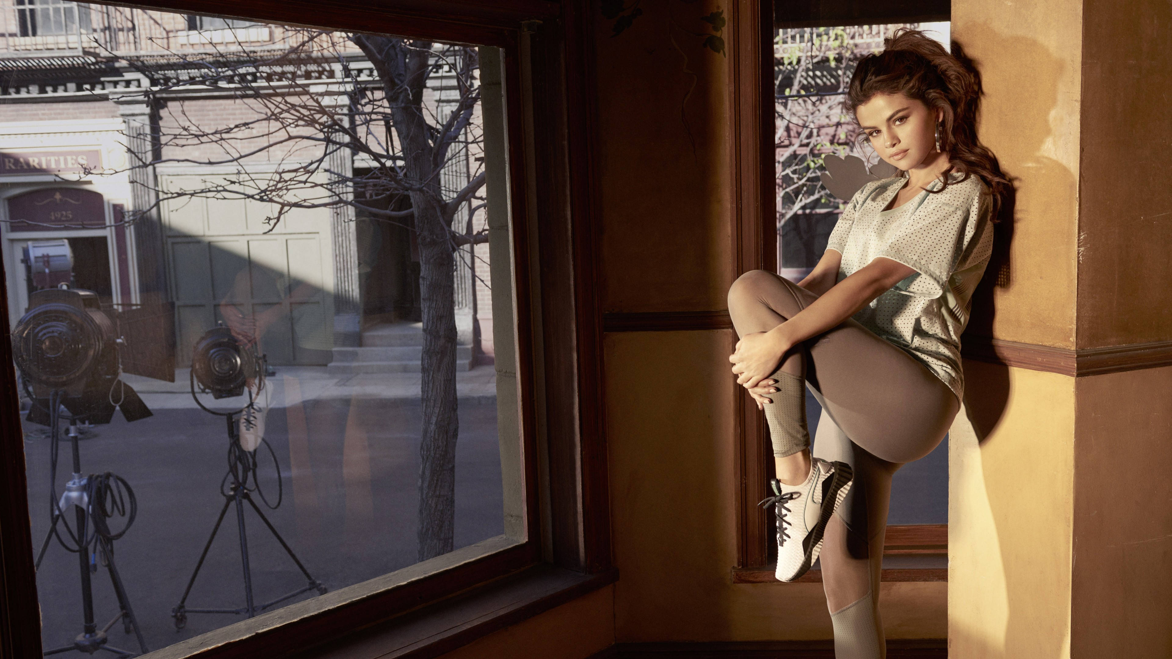Selena Gomez, Hollywood actress, windowsill, 4K Desktop Wallpaper