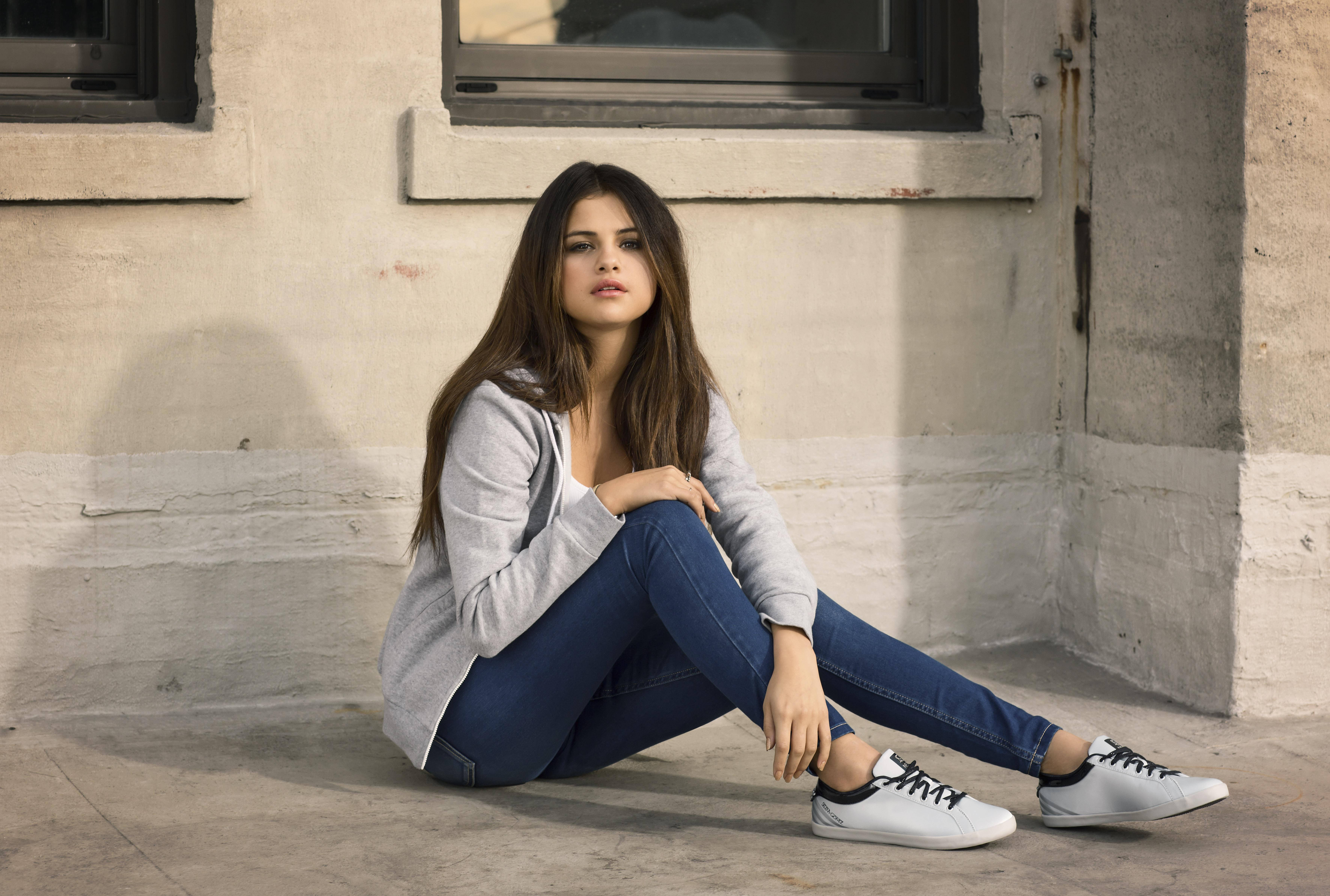Selena Gomez, gray hoodie, blue jeans, 5K Desktop Wallpaper