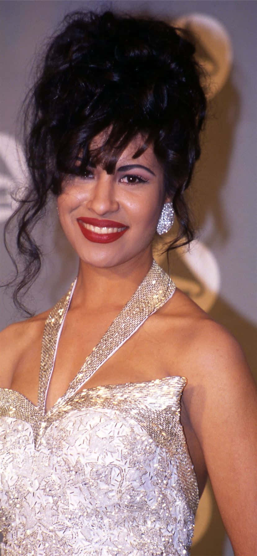 Selena Quintanilla, iPhone, sparkling silver gown, HD Phone Wallpaper