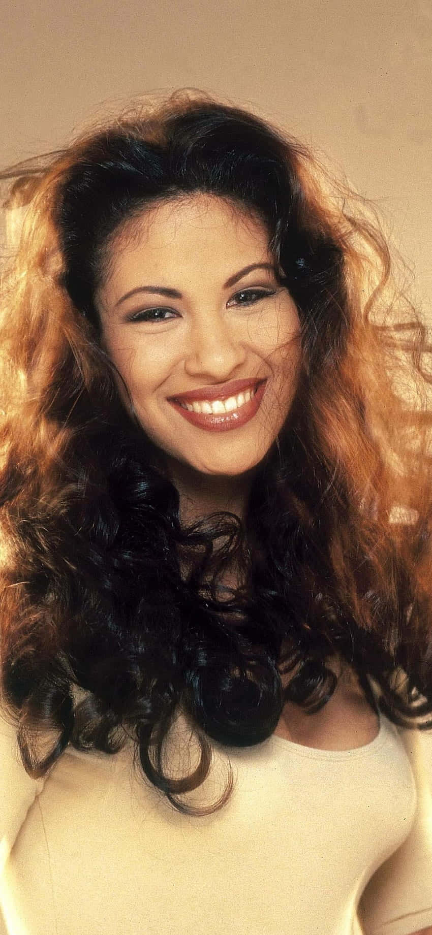 Selena Quintanilla, iPhone, voluminous curly hair, HD Phone Wallpaper