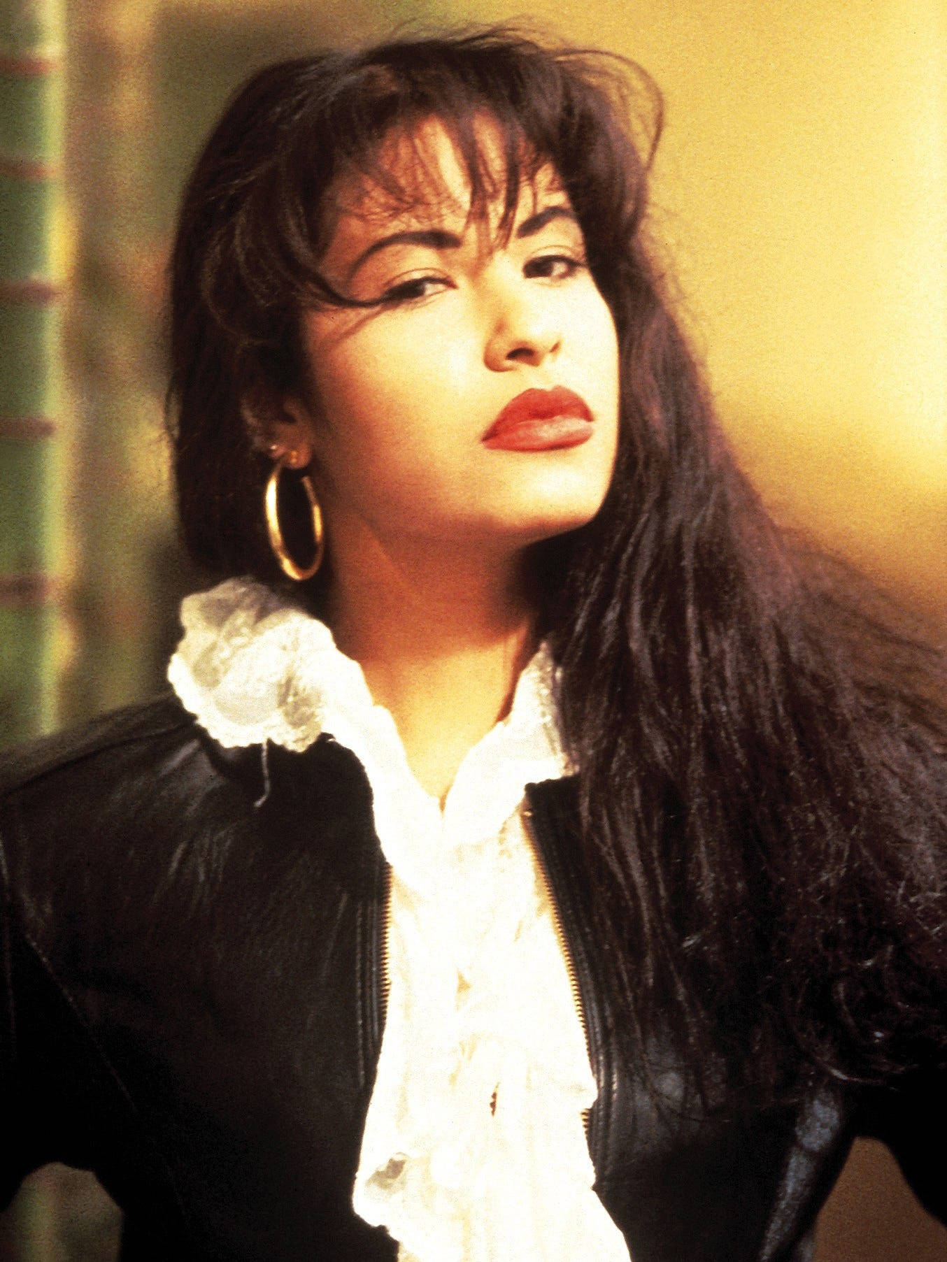 Selena Quintanilla, black leather jacket, white ruffled blouse, HD Phone Wallpaper