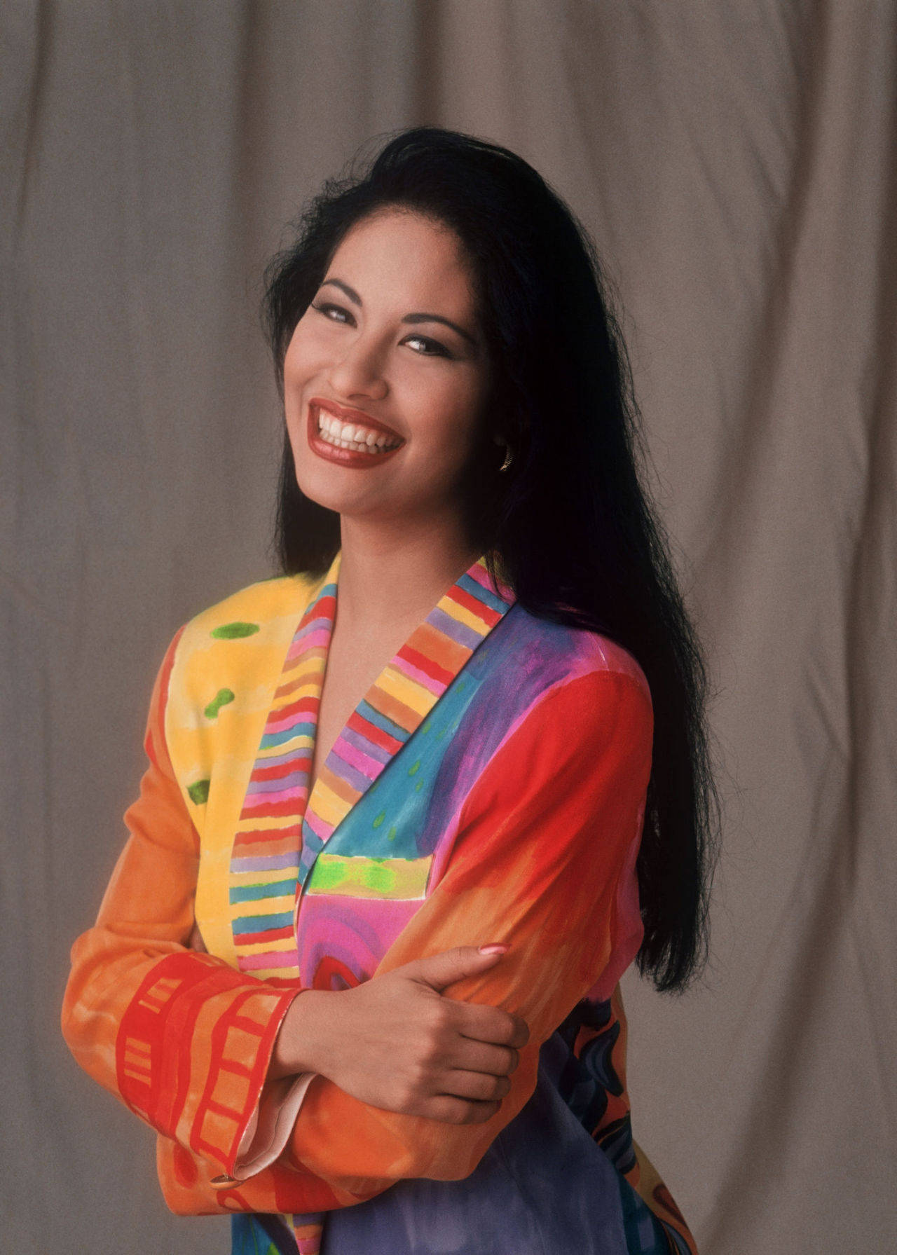 Selena Quintanilla, sweet smile, long dark hair, HD Phone Wallpaper