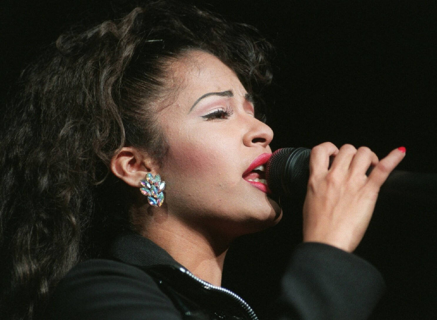 Selena Quintanilla, curly hair, glittering earrings, HD Desktop Wallpaper