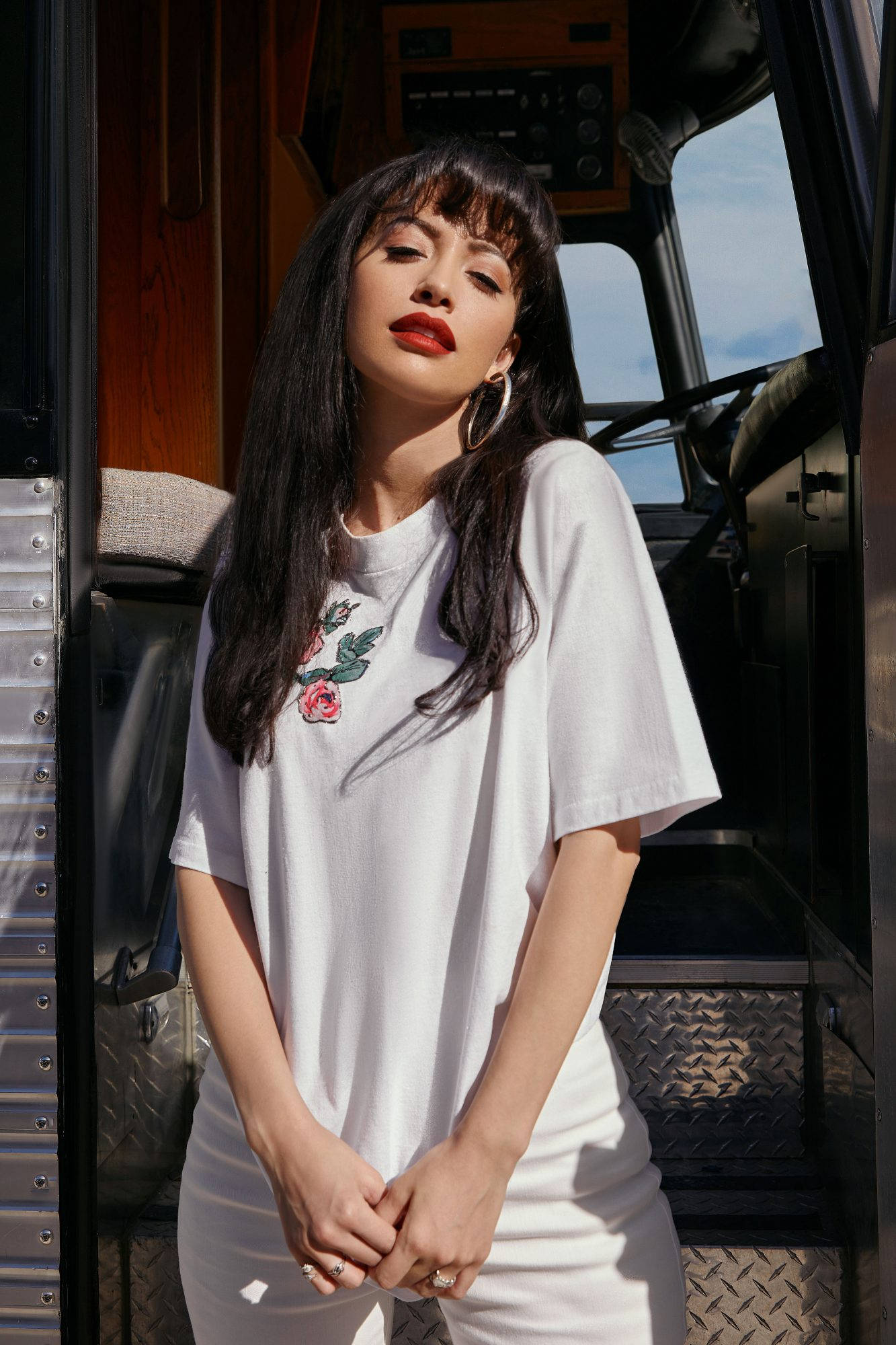 Selena Quintanilla, white tshirt, rose embroidery, Full HD Phone Wallpaper