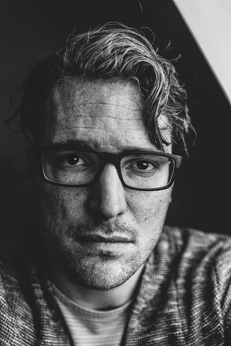 black and white, close-up portrait, man with glasses, SD Phone Wallpaper