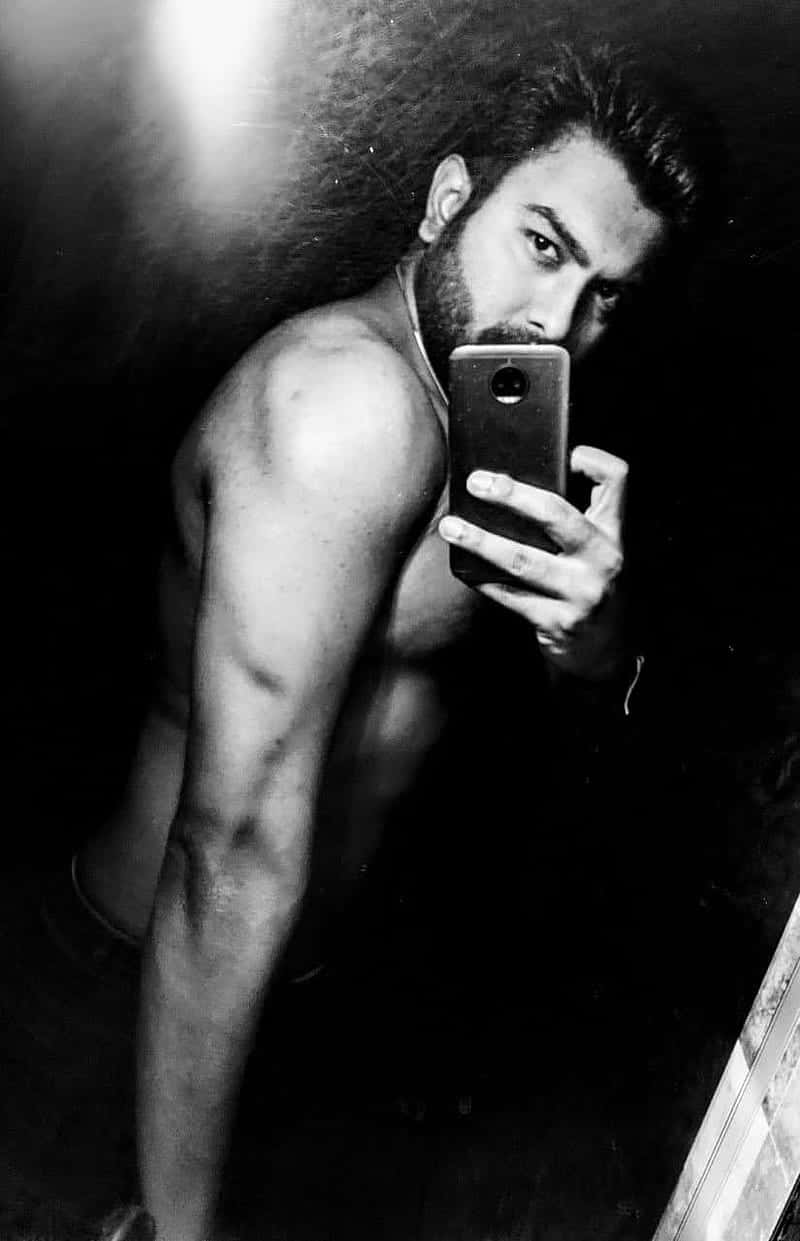 black and white mirror, shirtless man, beard, SD Phone Wallpaper
