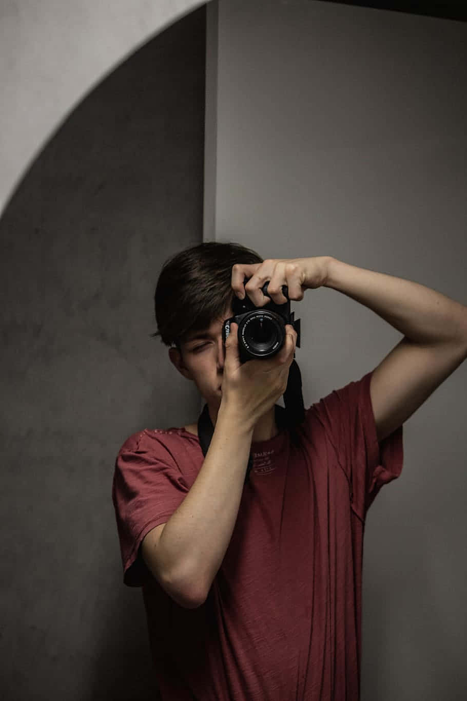 mirror selfie man, digital camera, maroon shirt, HD Phone Wallpaper