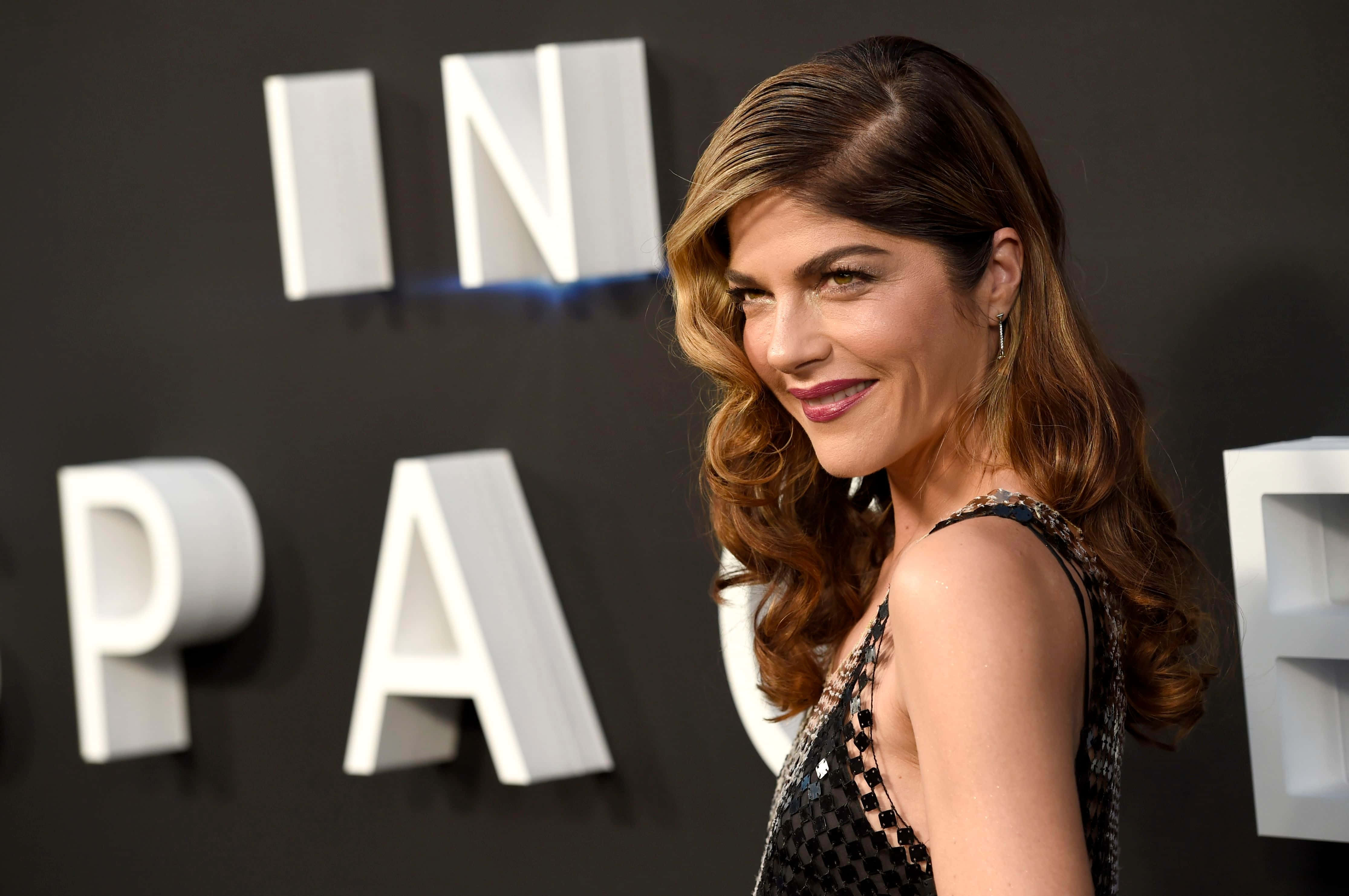 Selma Blair, red carpet event, large white letters spelling 'IN SPACE', 4K Desktop Wallpaper