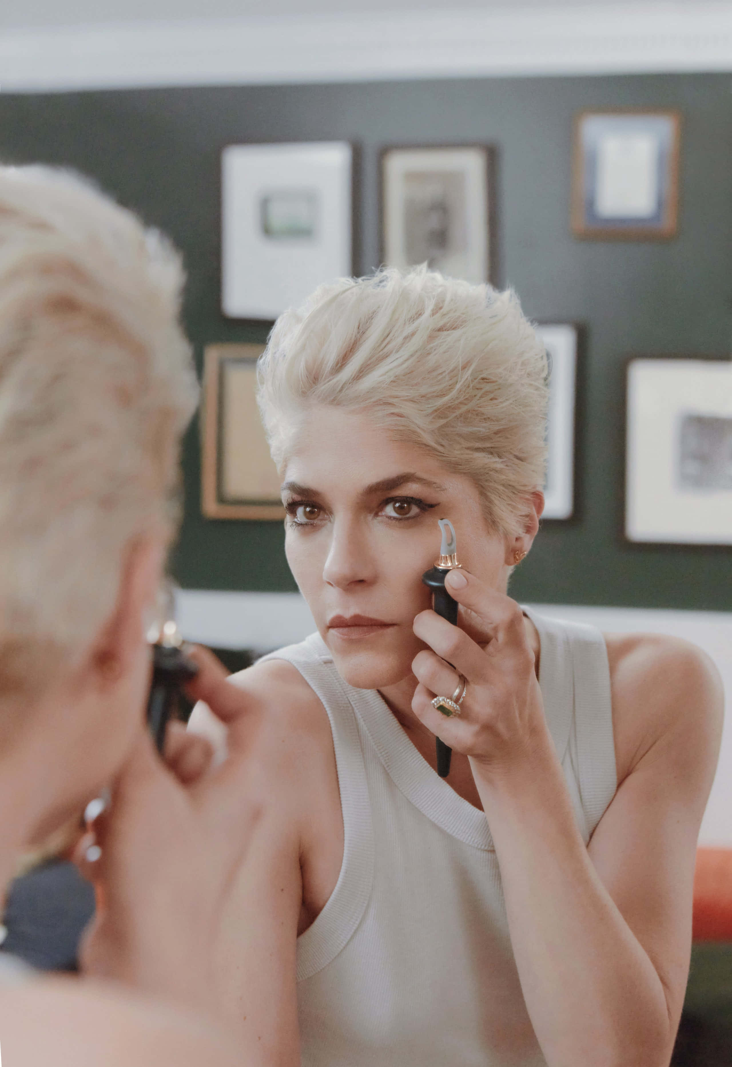 Selma Blair, platinum blonde hair, white dress, 2K Phone Wallpaper