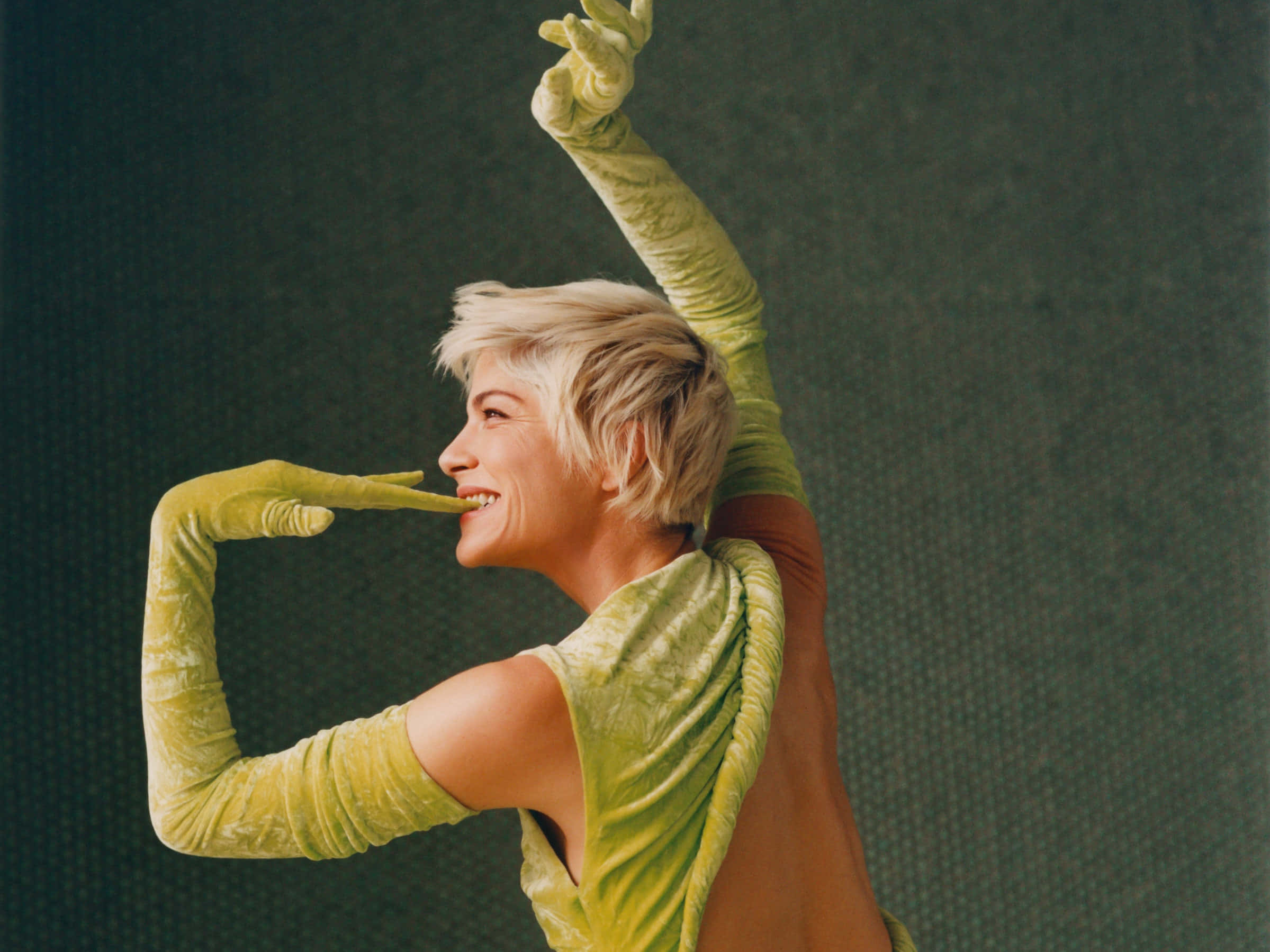 Selma Blair, textured lime-green costume, gloved hands, Full HD Desktop Wallpaper