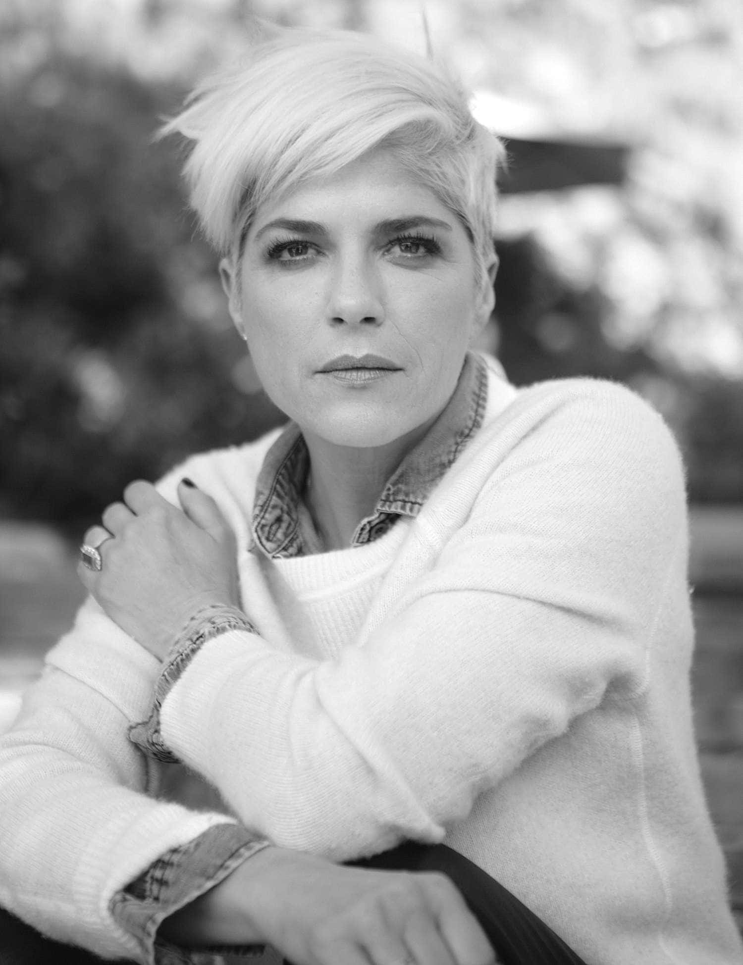 Selma Blair, platinum hair, black and white, Full HD Phone Wallpaper