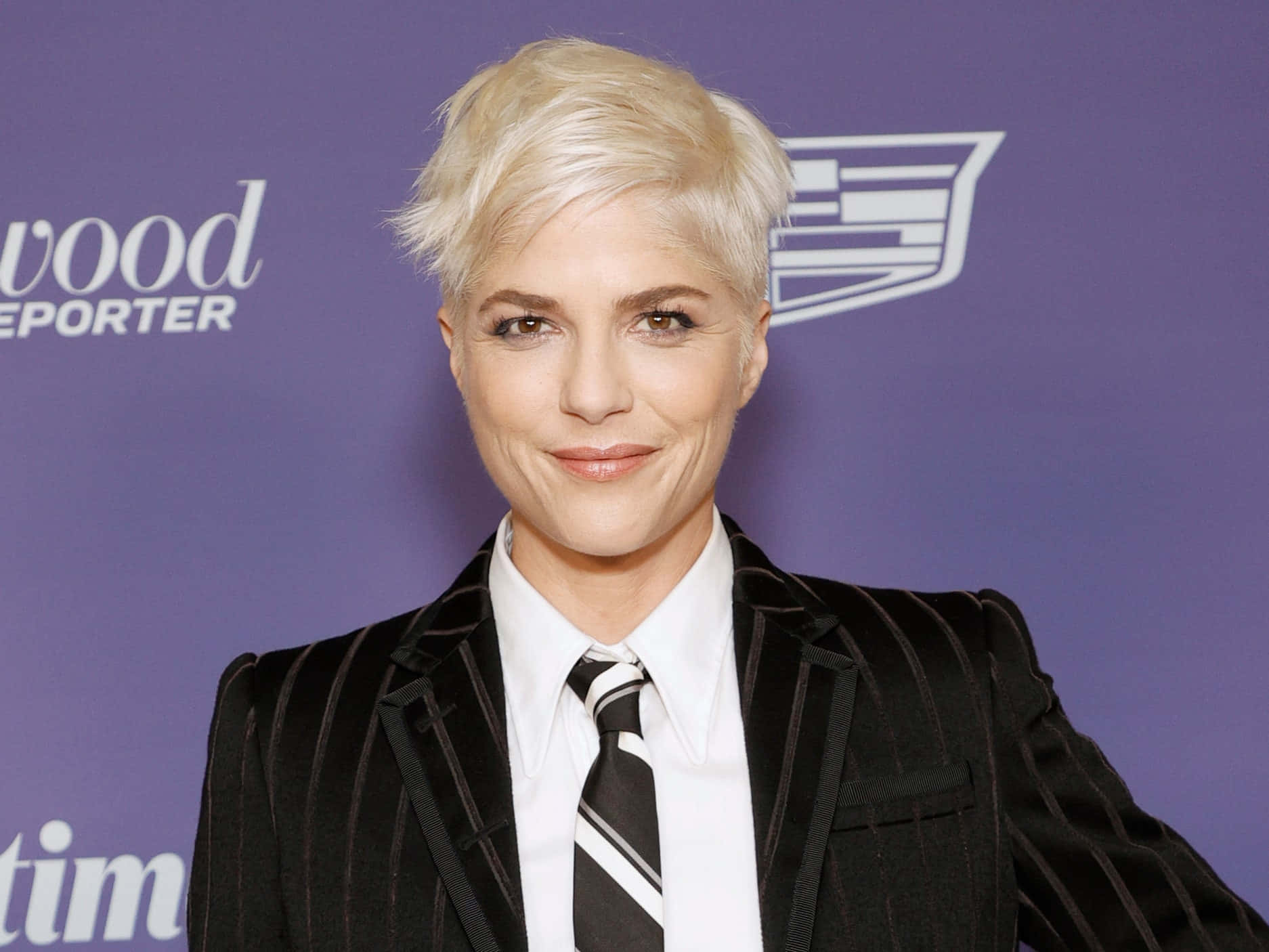 Selma Blair, platinum blonde hair, black pinstripe suit, HD Desktop Wallpaper