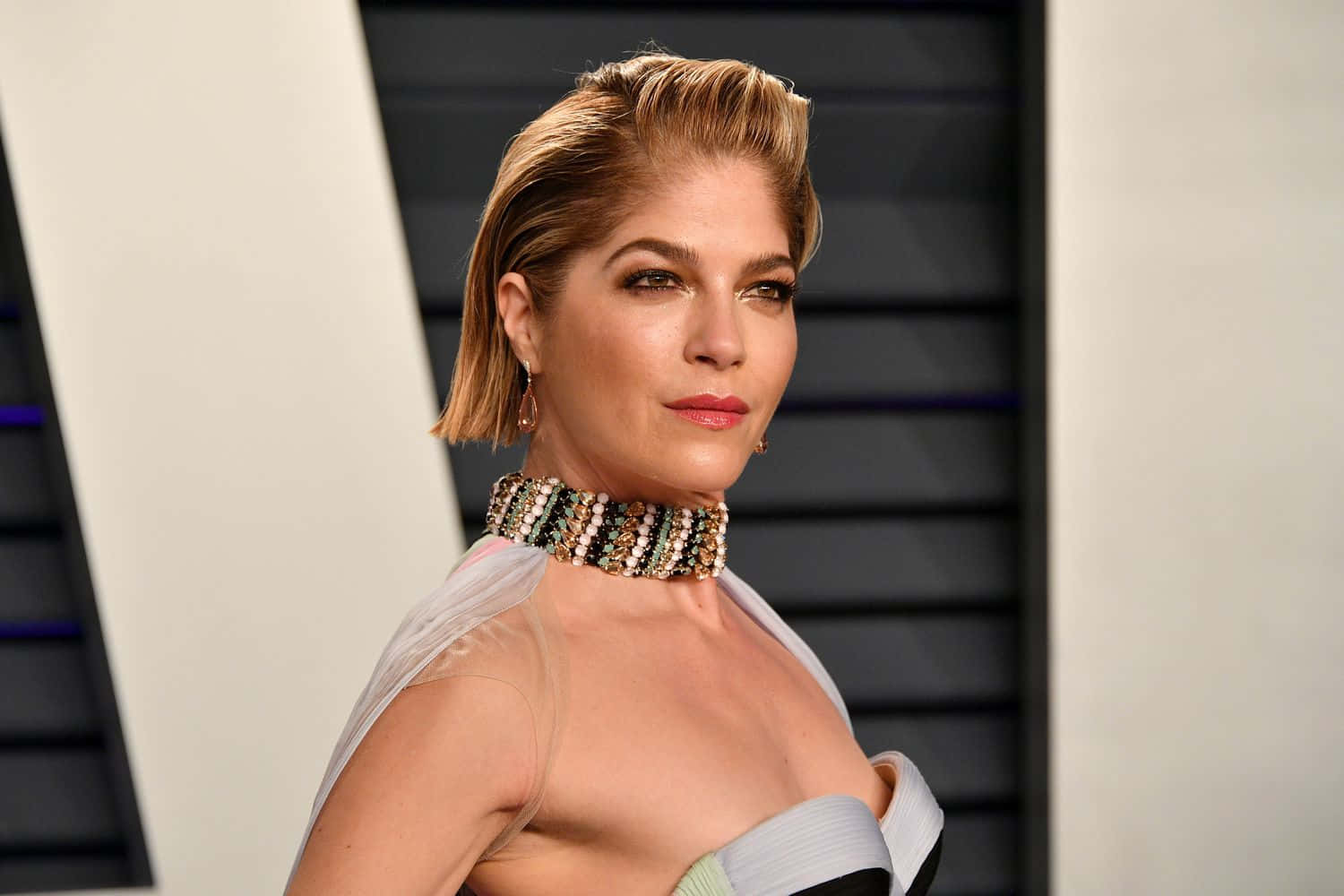 Selma Blair, short blonde hair, beaded choker, HD Desktop Wallpaper