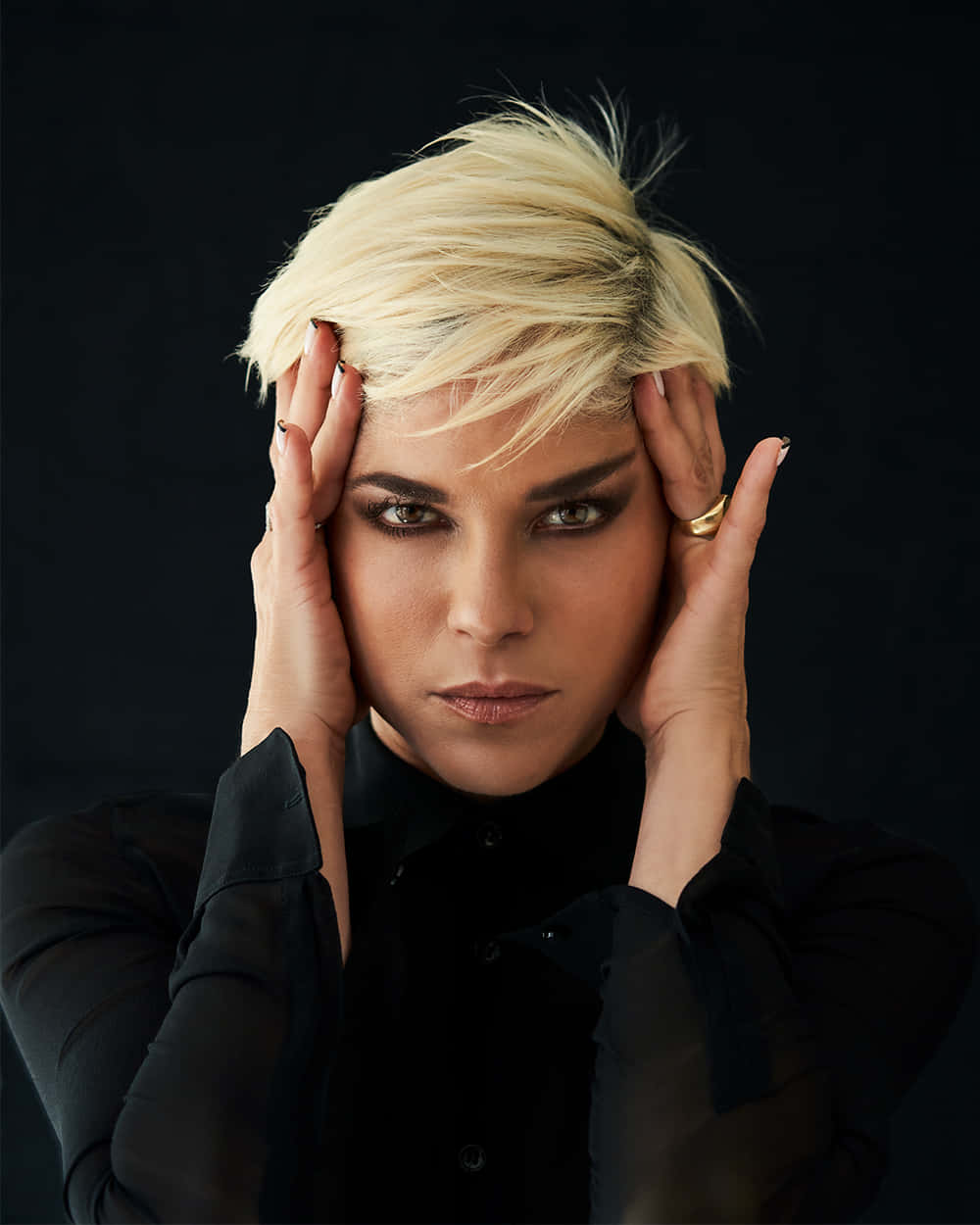 Selma Blair, platinum blonde hair, intense gaze, SD Phone Wallpaper