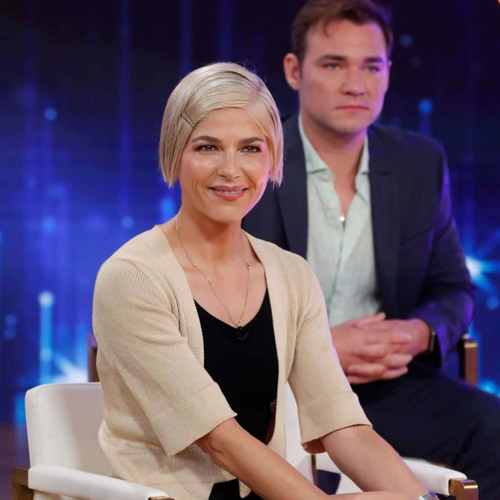 Selma Blair, white chair, studio interview, SD Desktop Wallpaper