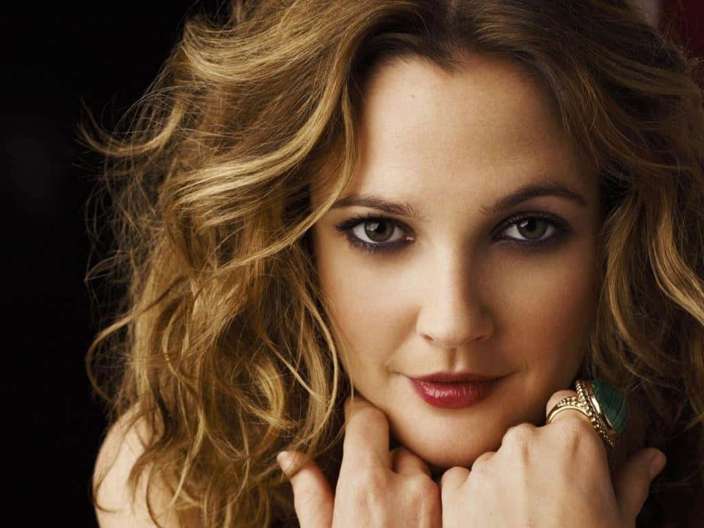 sensual stare, wavy blonde hair, bold makeup, SD Desktop Wallpaper