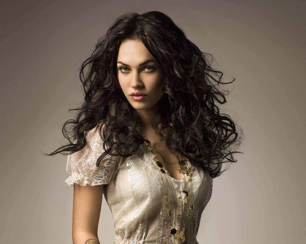 voluminous dark curls, shimmering lace-adorned dress, studio portrait, HD Desktop Wallpaper