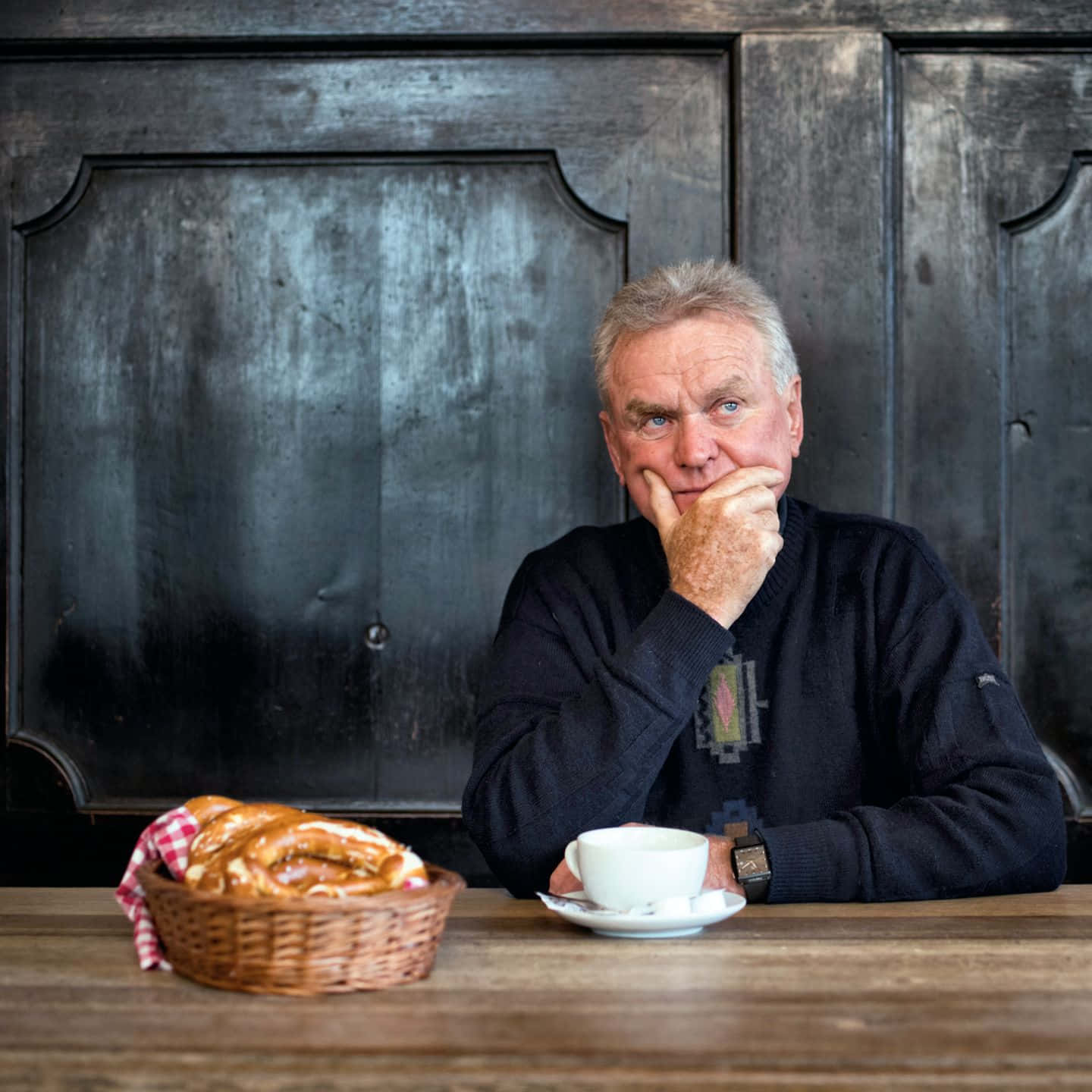 Sepp Maier, gray hair, wooden table, HD Desktop Wallpaper