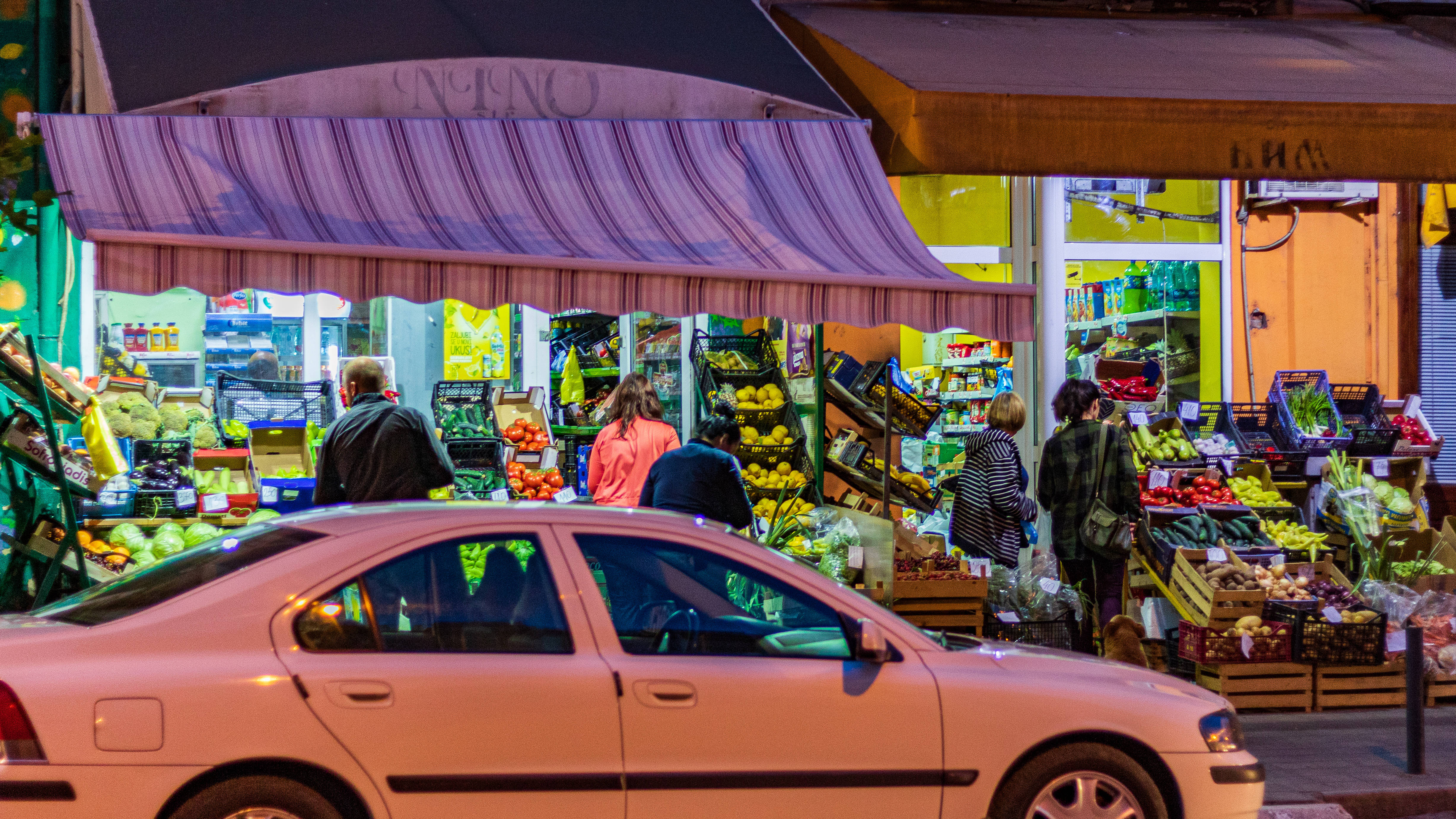 Serbia, fruit vegetable market, glowing lights, 4K Desktop Wallpaper