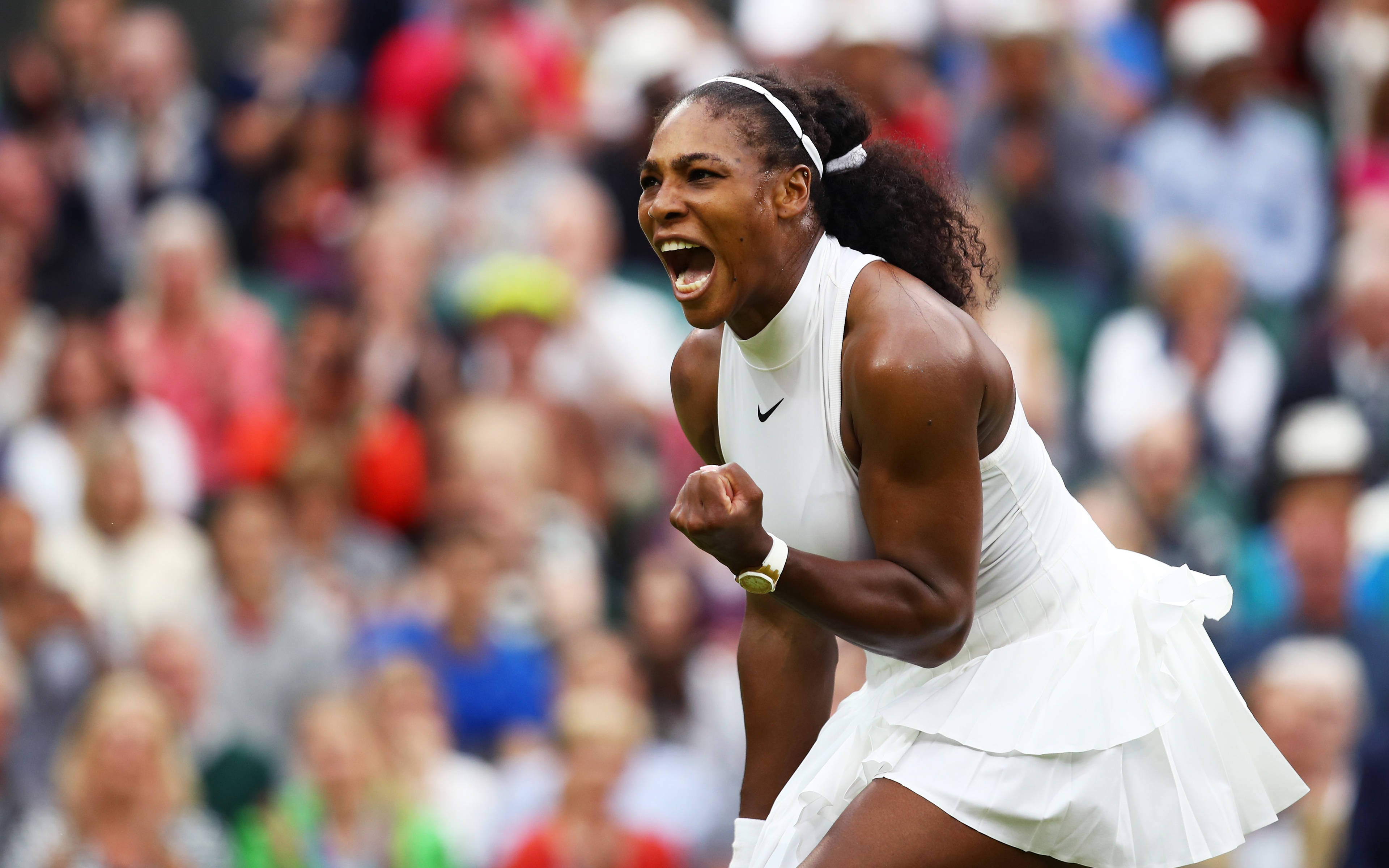 Serena Williams, white tennis dress, crowd blurred, 4K Desktop Wallpaper