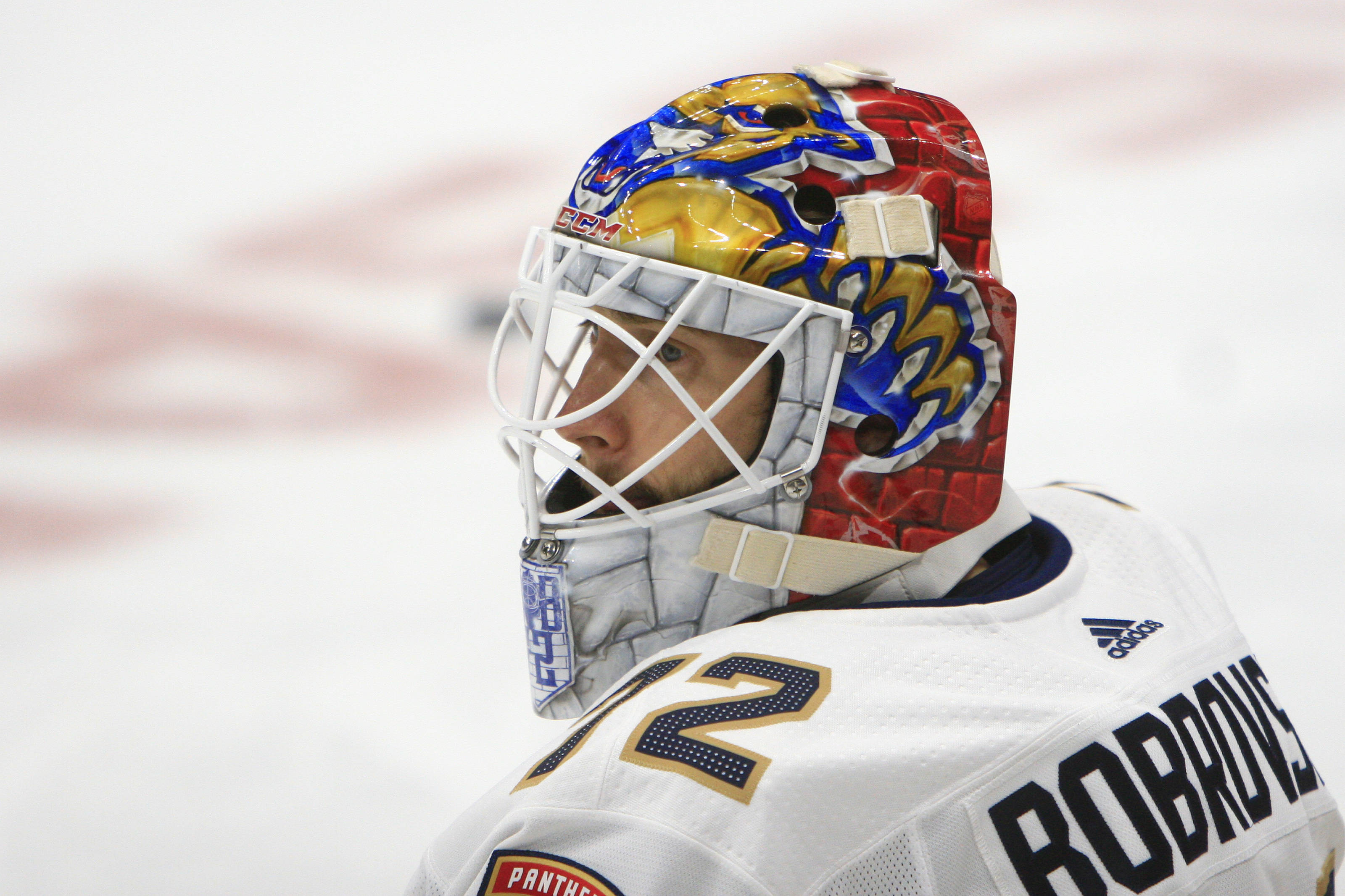 Sergei Bobrovsky, panther-themed helmet, white jersey, 2K Desktop Wallpaper