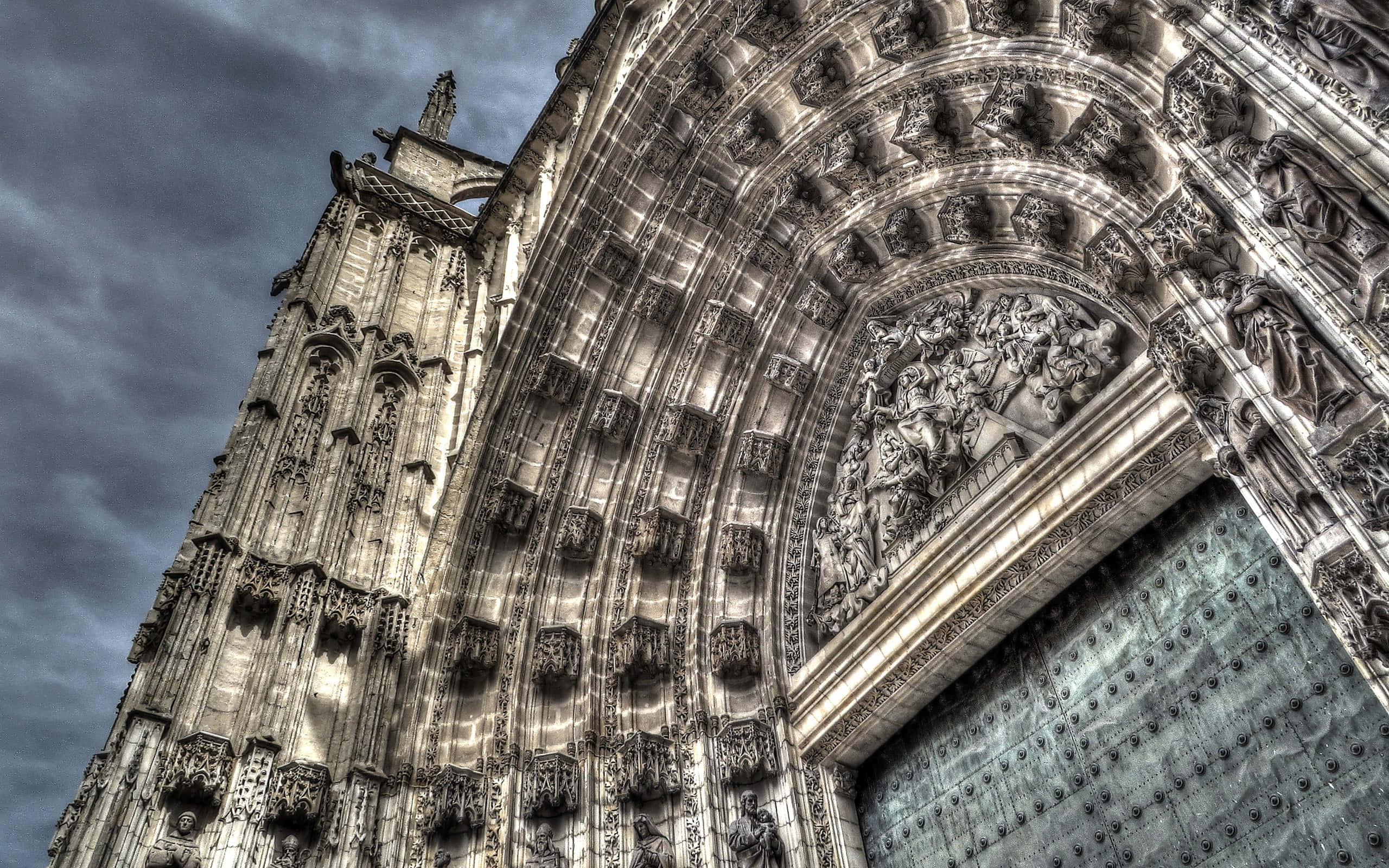 Seville Cathedral, Gothic cathedral facade, intricate stone carvings, 2K Desktop Wallpaper