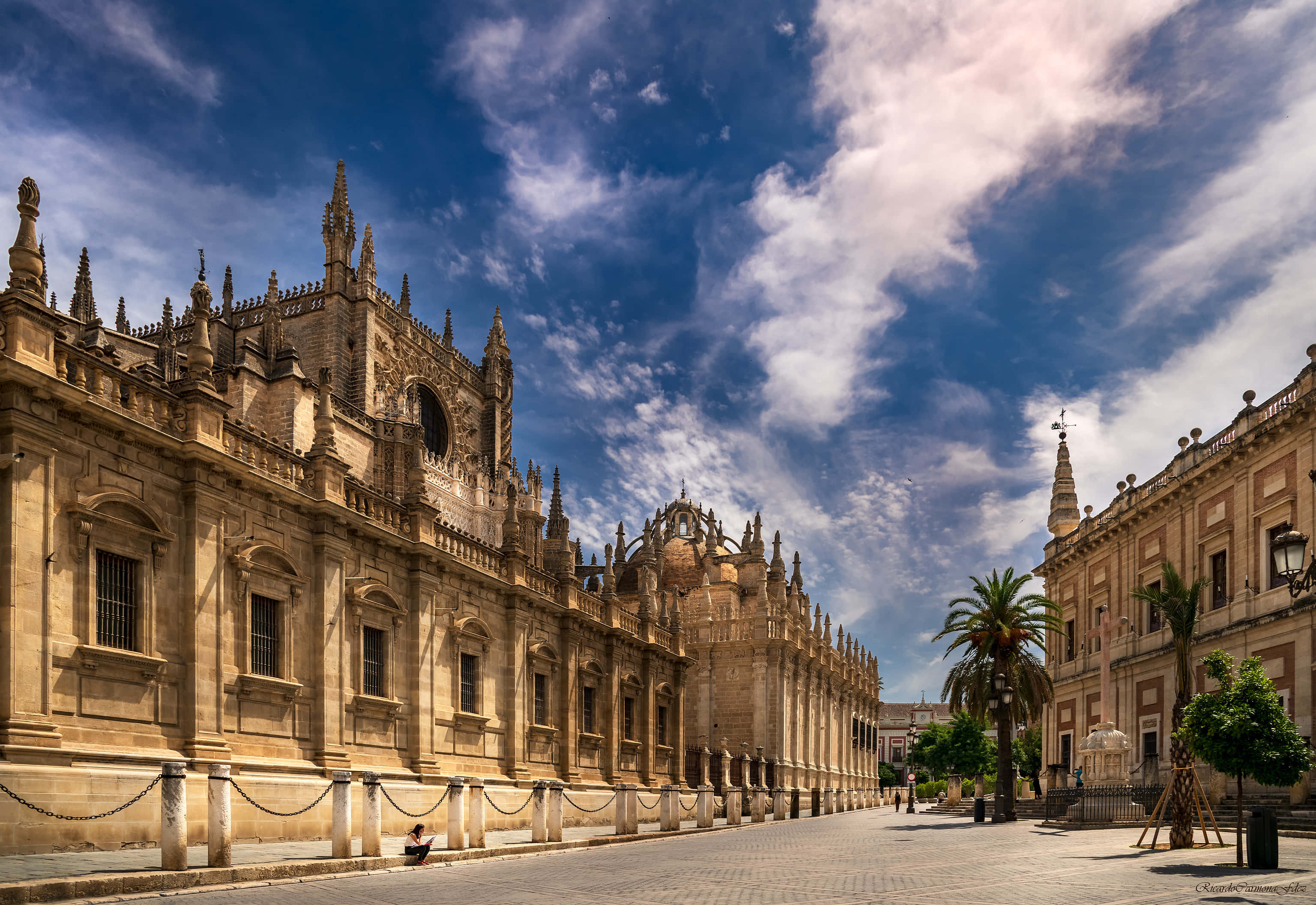 Seville Cathedral, stone cathedral, spires, 2K Desktop Wallpaper