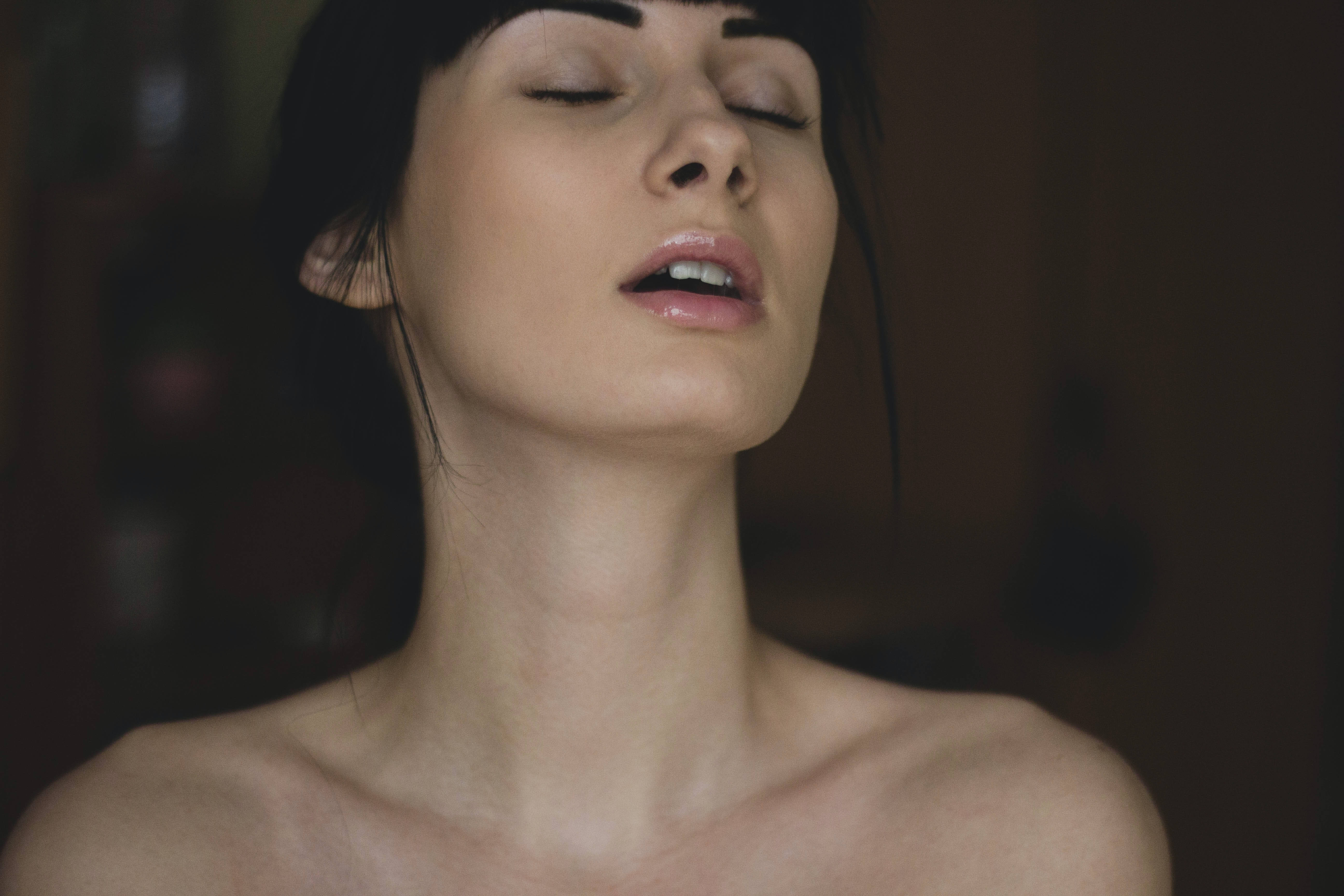 sexual eyes closed, closed eyes, parted lips, 5K Desktop Wallpaper