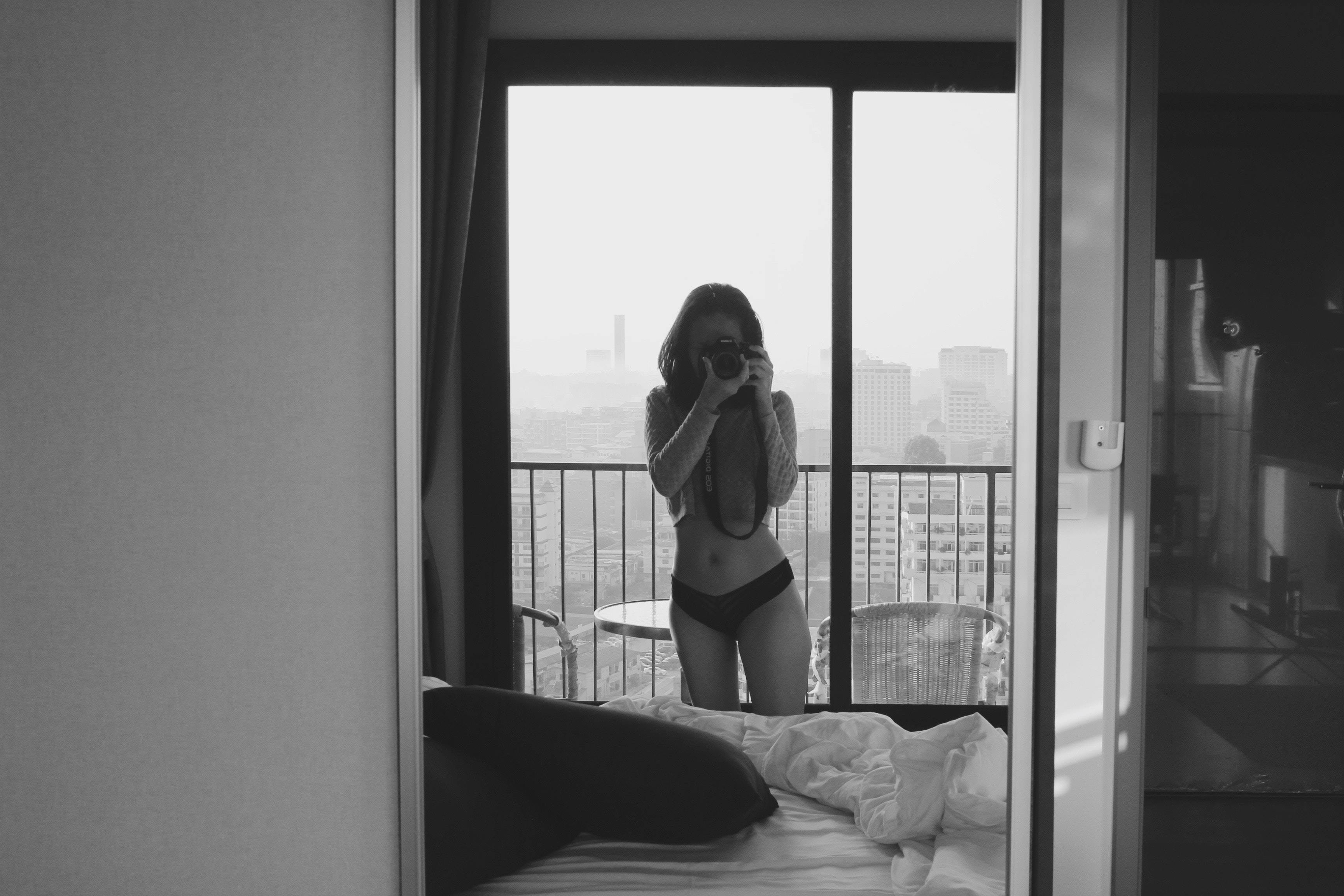 woman, lingerie, mirror selfie, 2K Desktop Wallpaper