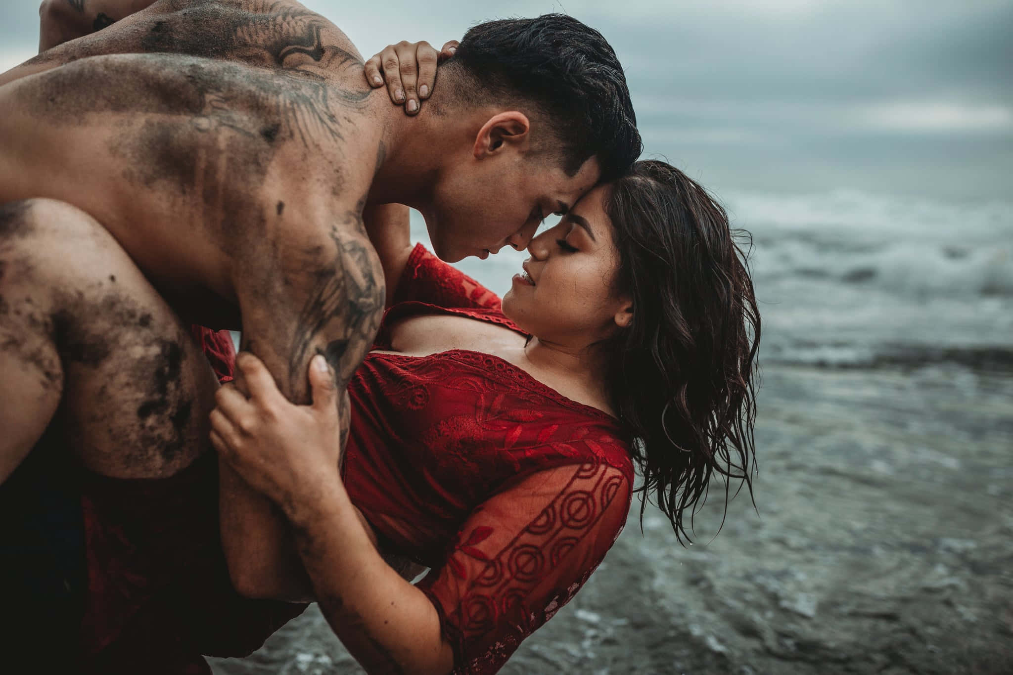sexy beach couple, tattooed man, woman in a red lace dress, Full HD Desktop Wallpaper
