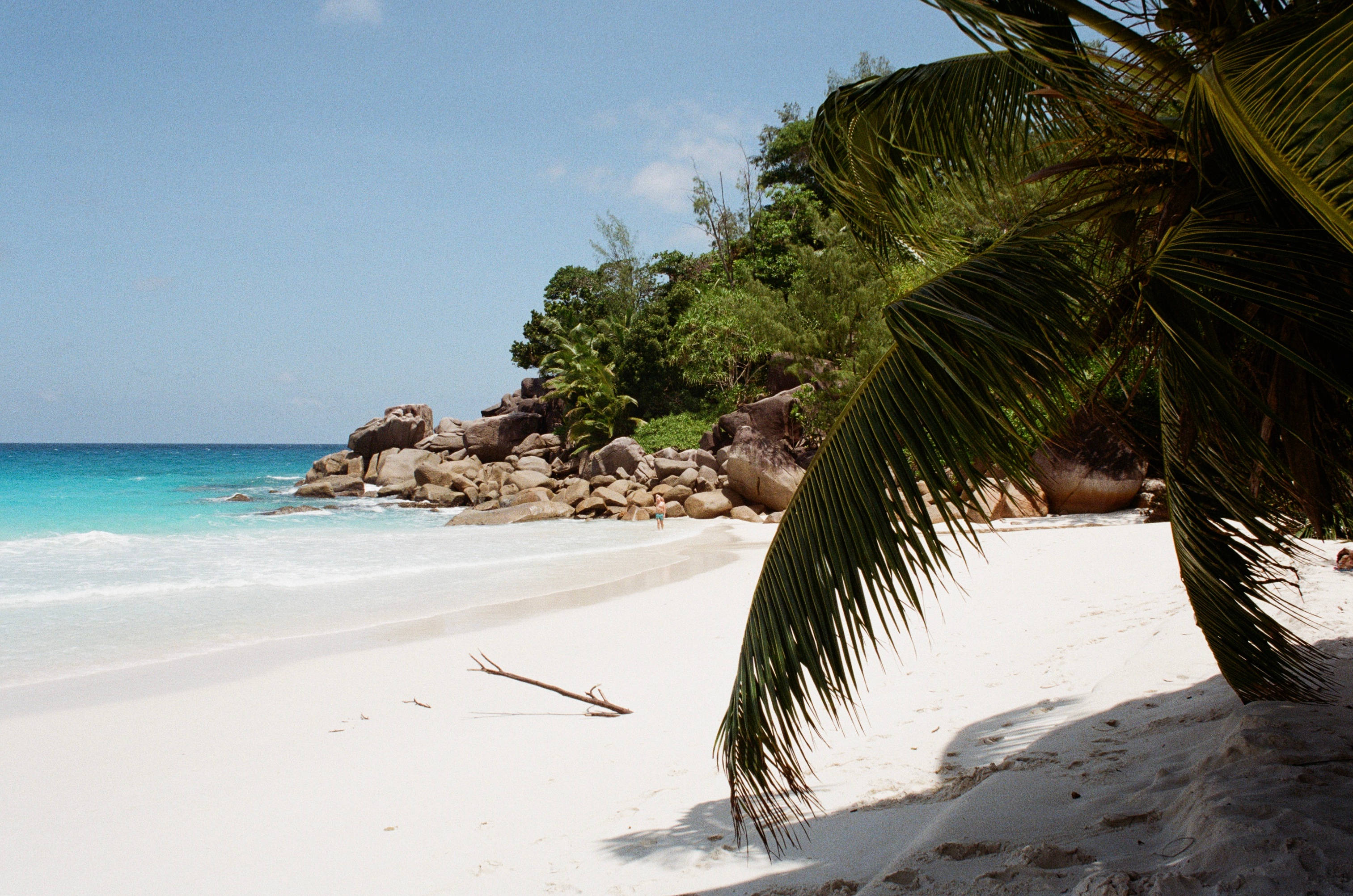 Seychelles, white sandy beach, turquoise water, 2K Desktop Wallpaper