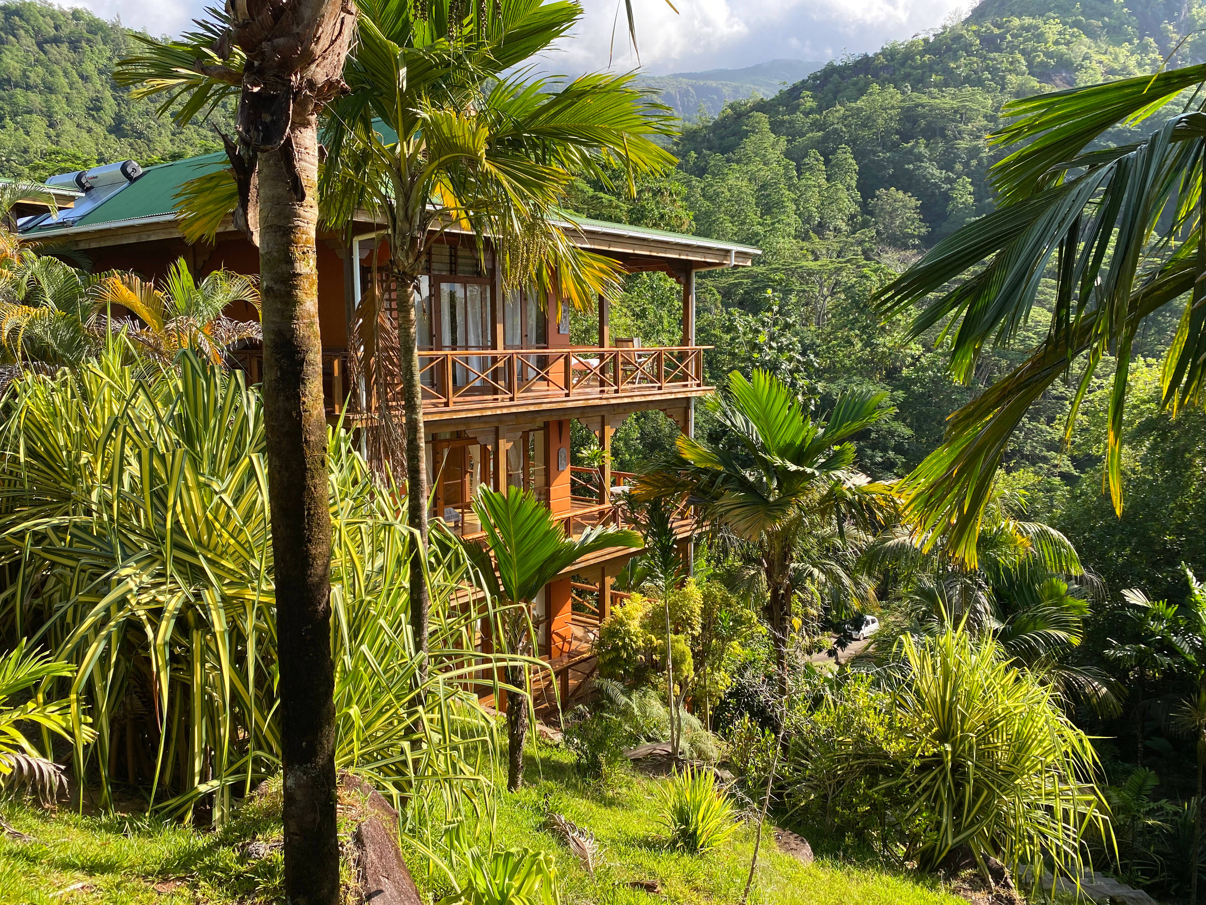 Seychelles, forest view, wooden two-story house, 4K Desktop Wallpaper