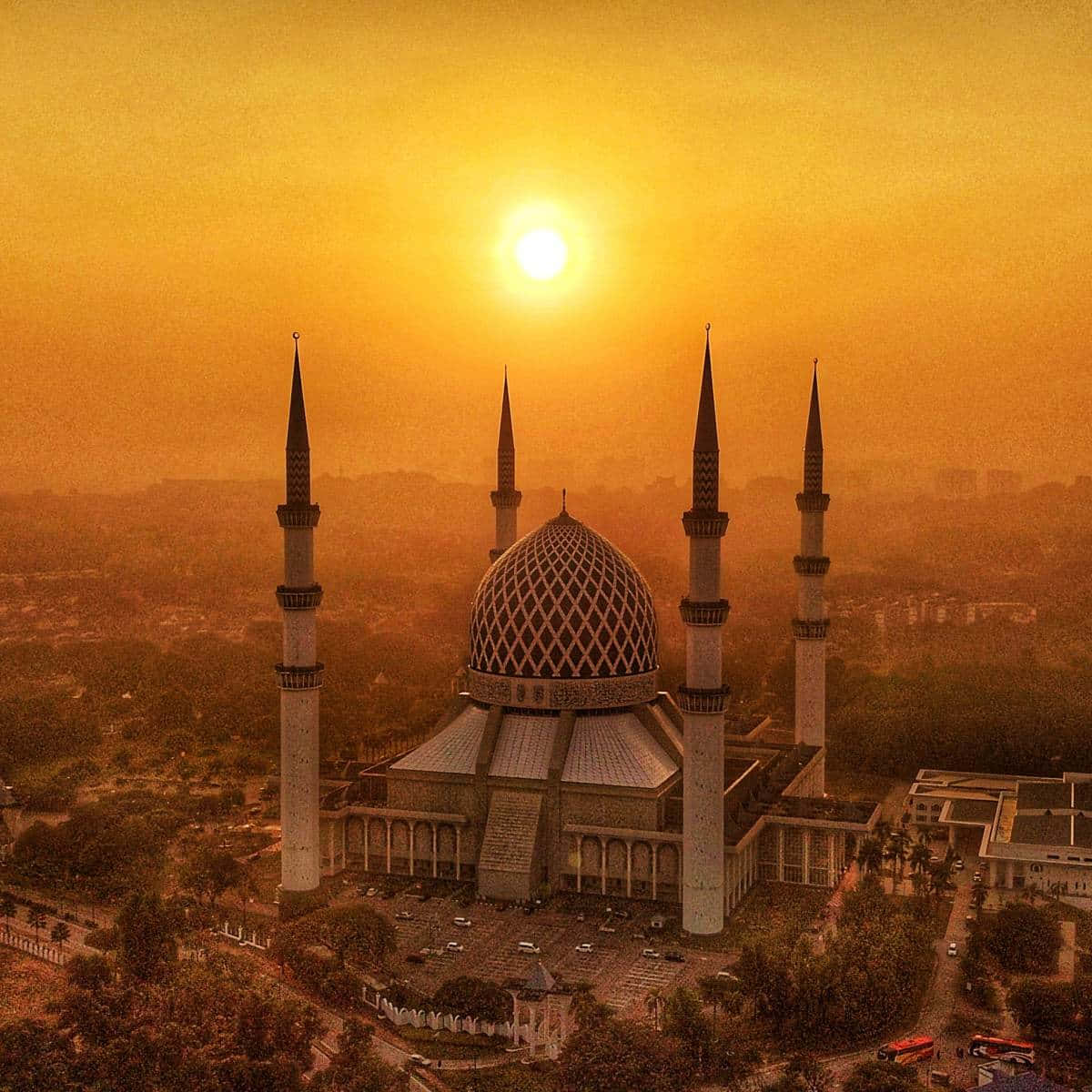 Shah Mosque, blue dome, four minarets, SD Desktop Wallpaper