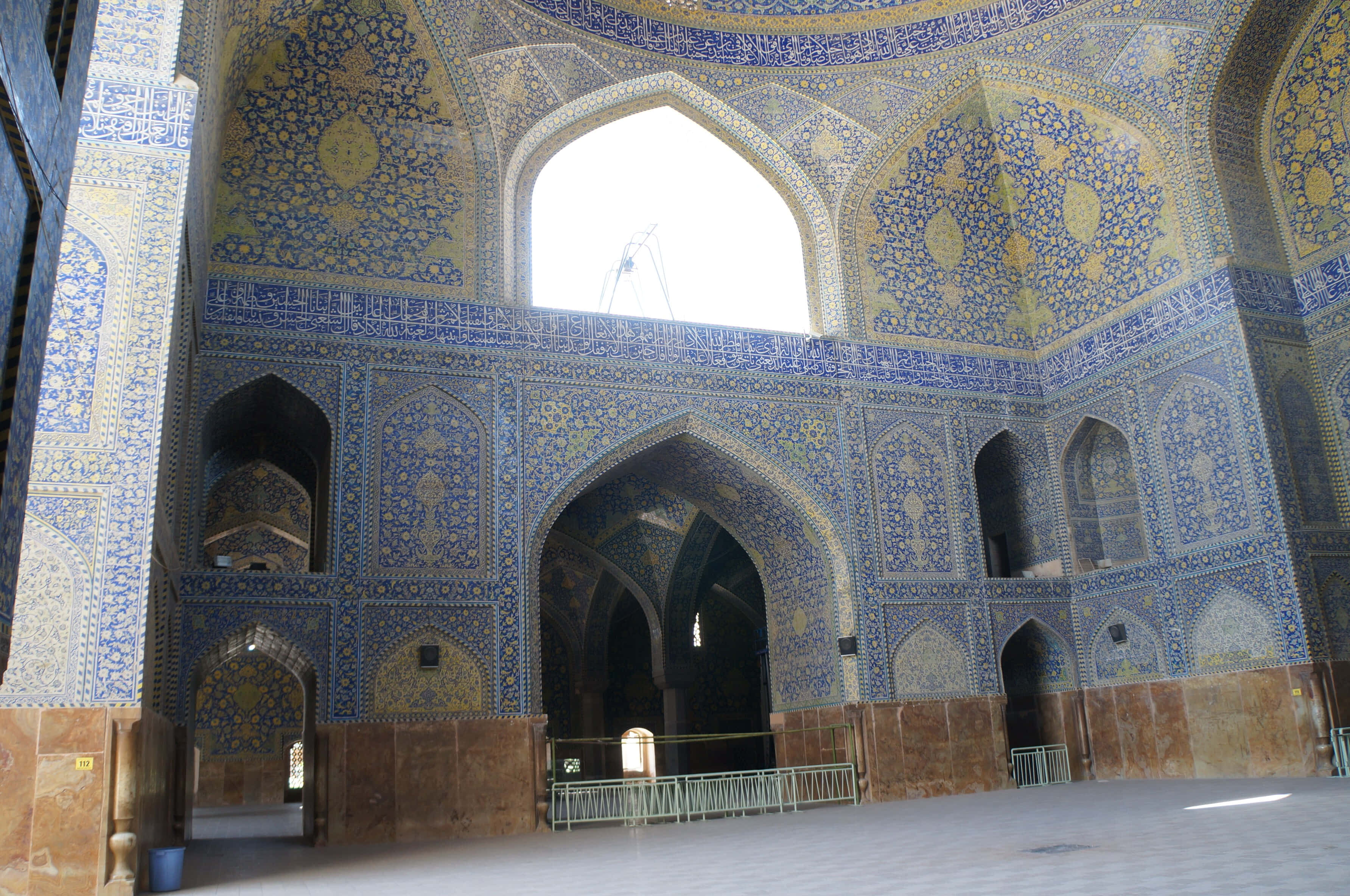 Shah Mosque, blue tilework, gold tilework, 2K Desktop Wallpaper