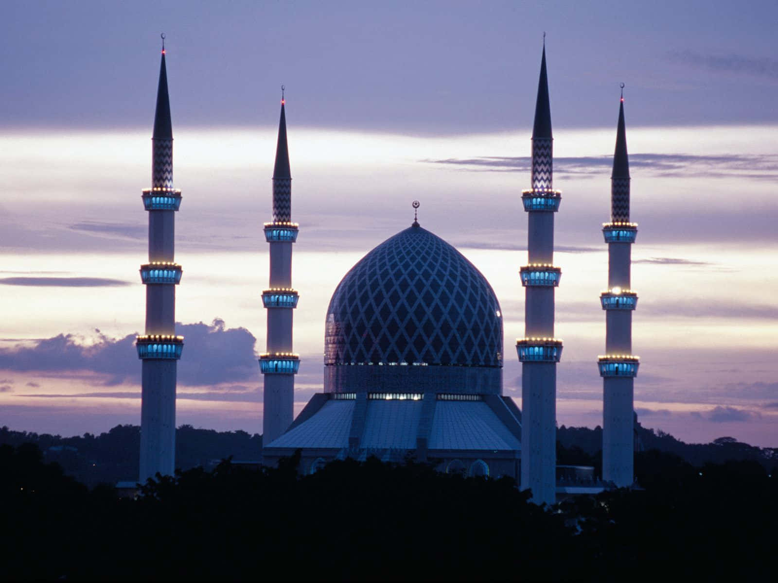 Shah Mosque, blue dome, four illuminated minarets, HD Desktop Wallpaper