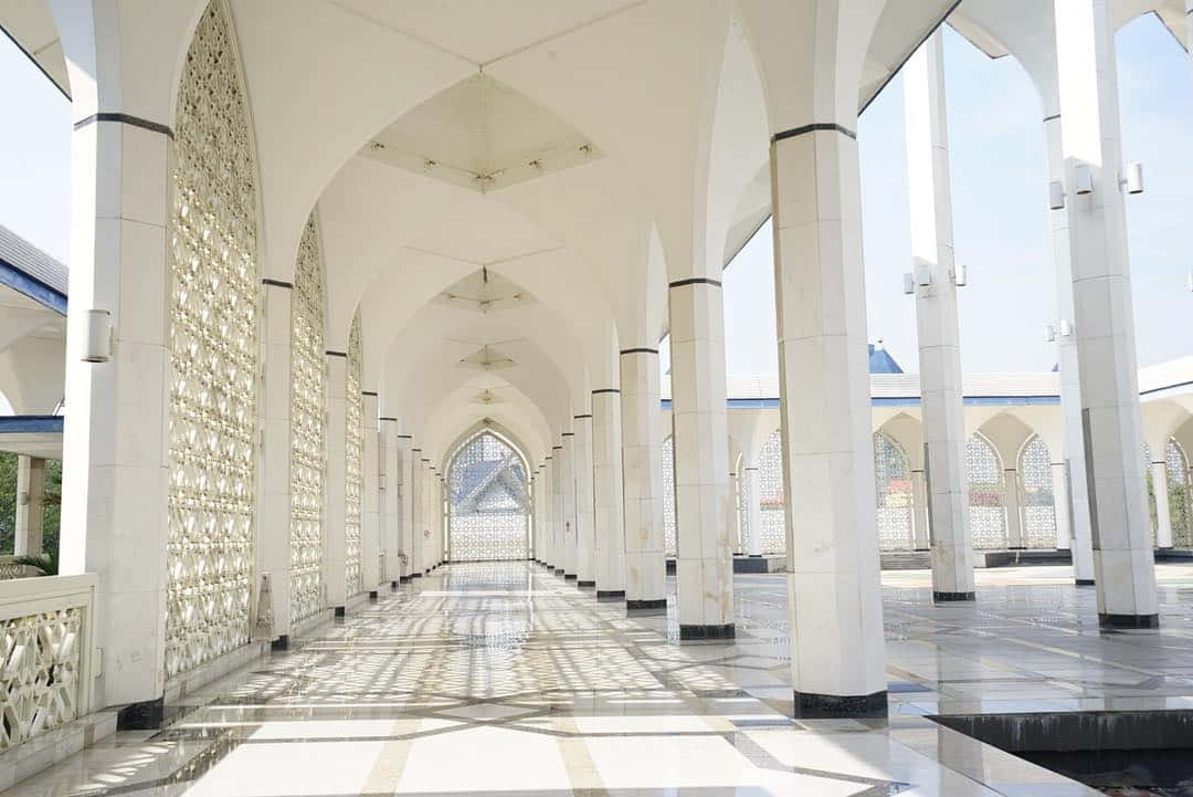 Shah Mosque, white arched corridor, intricate latticework, SD Desktop Wallpaper