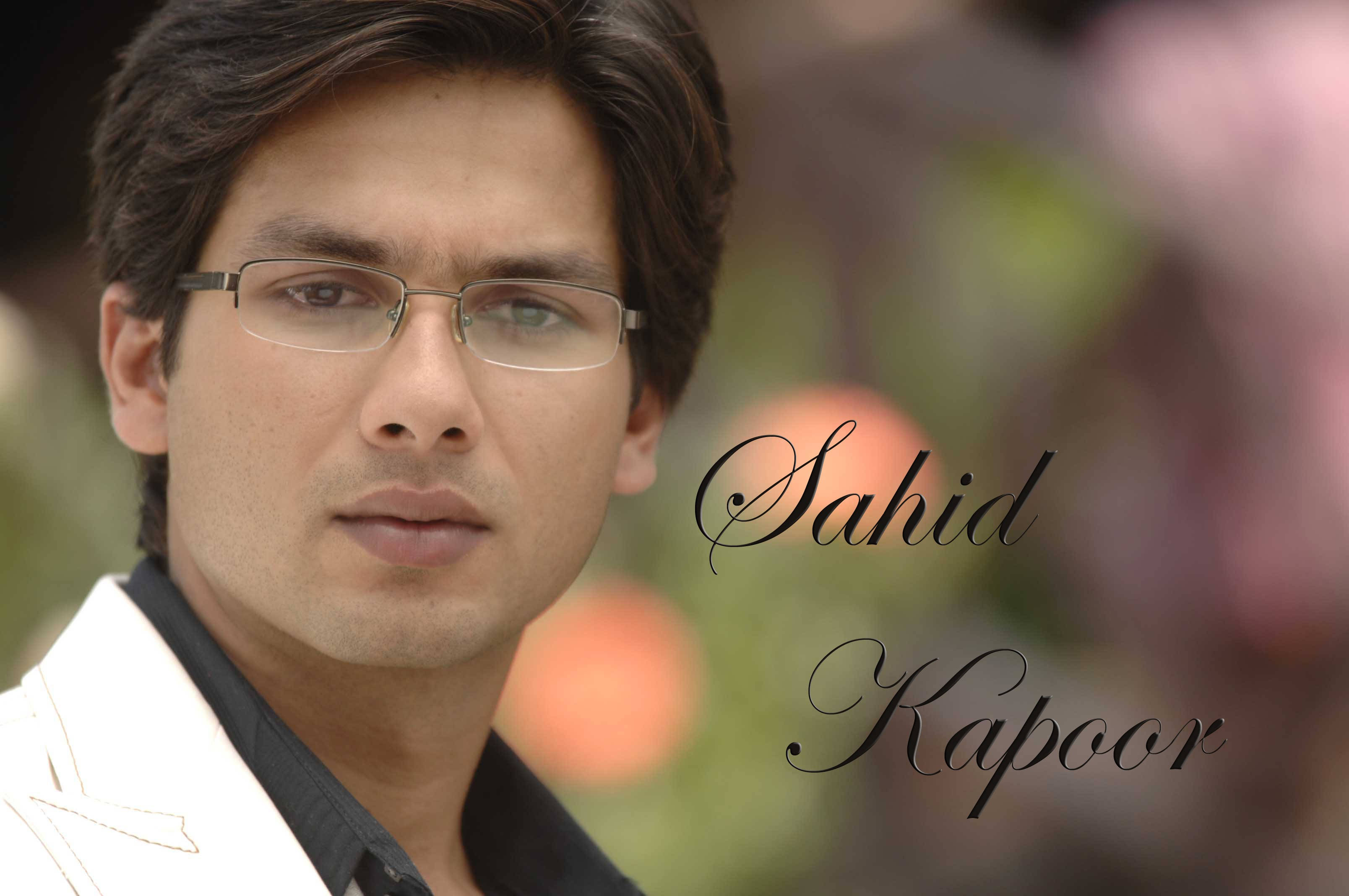 Shahid Kapoor, glasses, white blazer, 2K Desktop Wallpaper