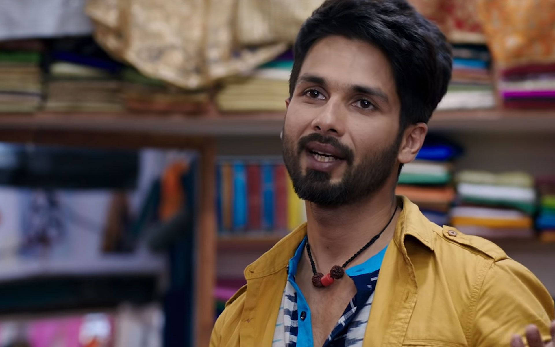 Shahid Kapoor, yellow jacket, colorful fabric shop, Full HD Desktop Wallpaper