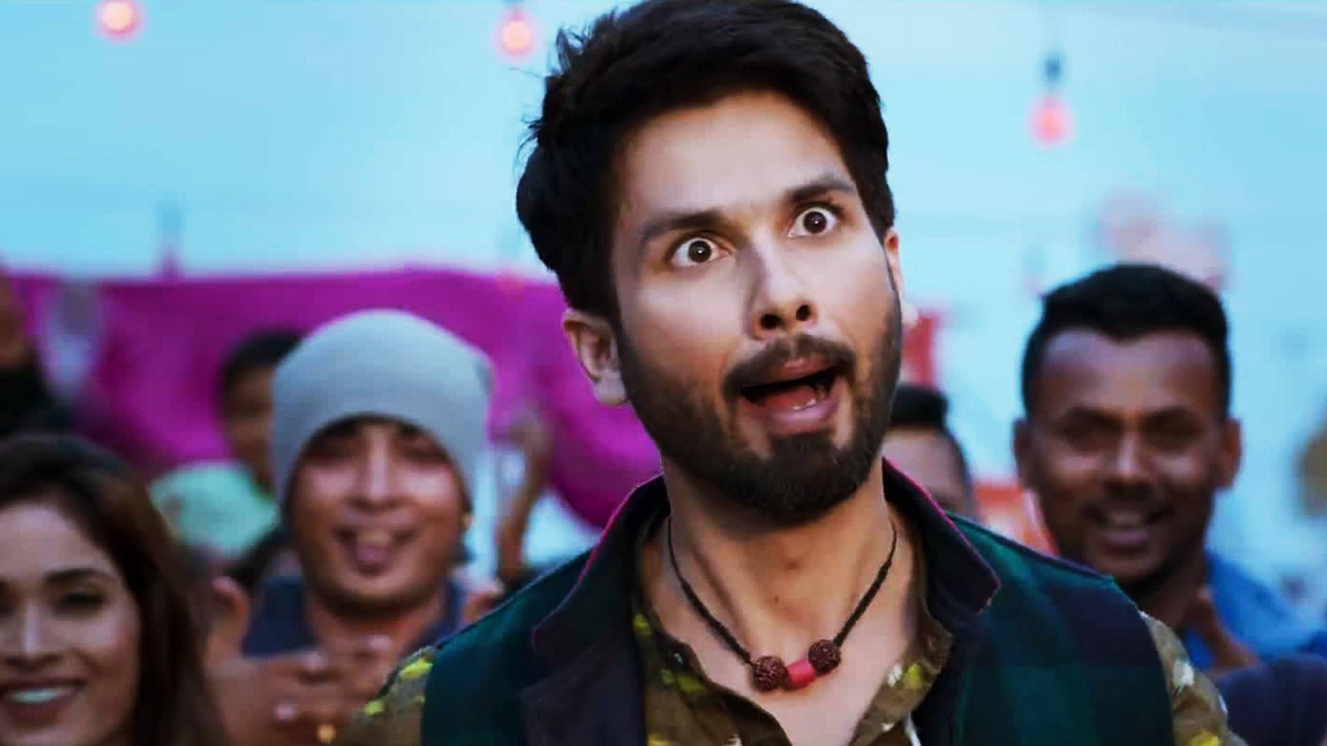 Shahid Kapoor, funny face, festive gathering, Full HD Desktop Wallpaper