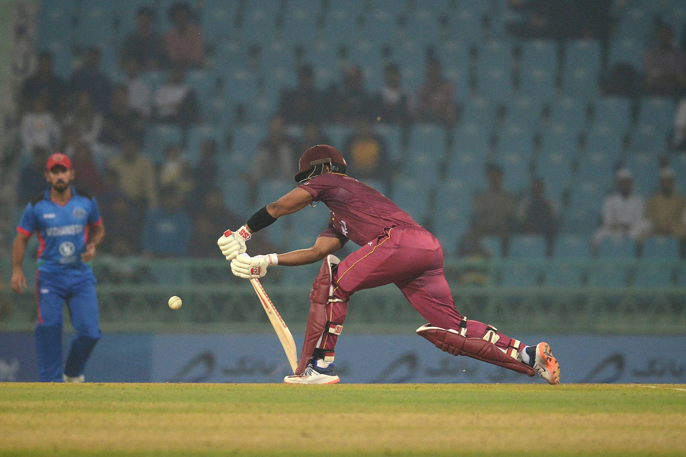 Shai Hope, maroon gear, evening match, HD Desktop Wallpaper