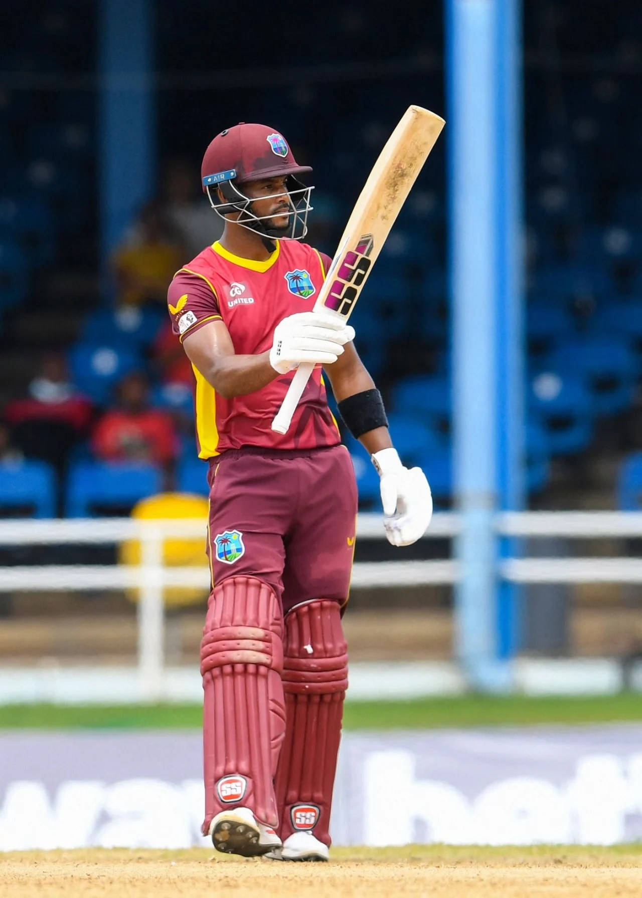 Shai Hope, maroon gear, sunlit pitch, HD Phone Wallpaper