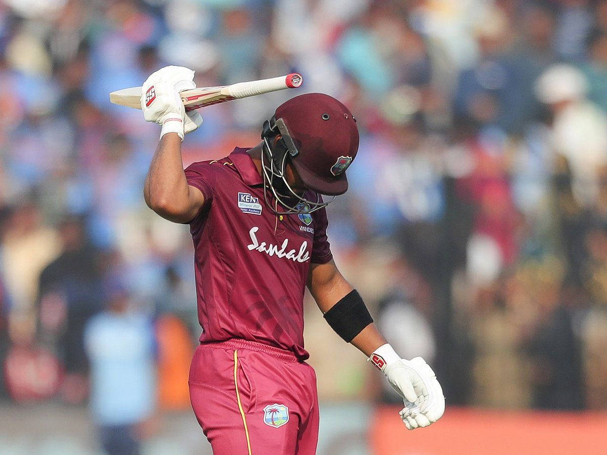 Shai Hope, maroon uniform, bat, SD Desktop Wallpaper