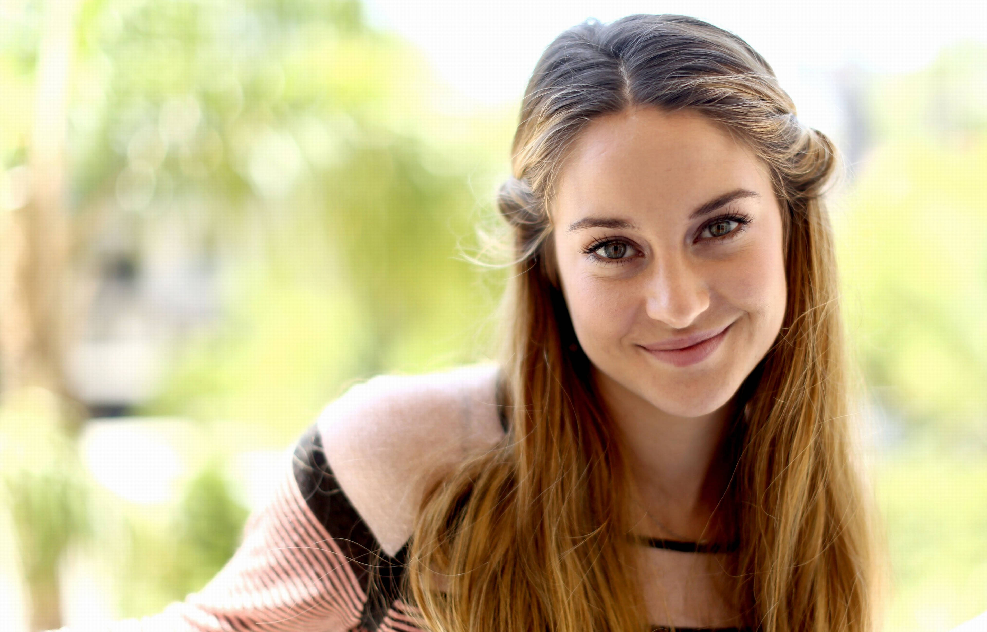 Shailene Woodley, long brown hair, bright green blurred outdoor background, 4K Desktop Wallpaper