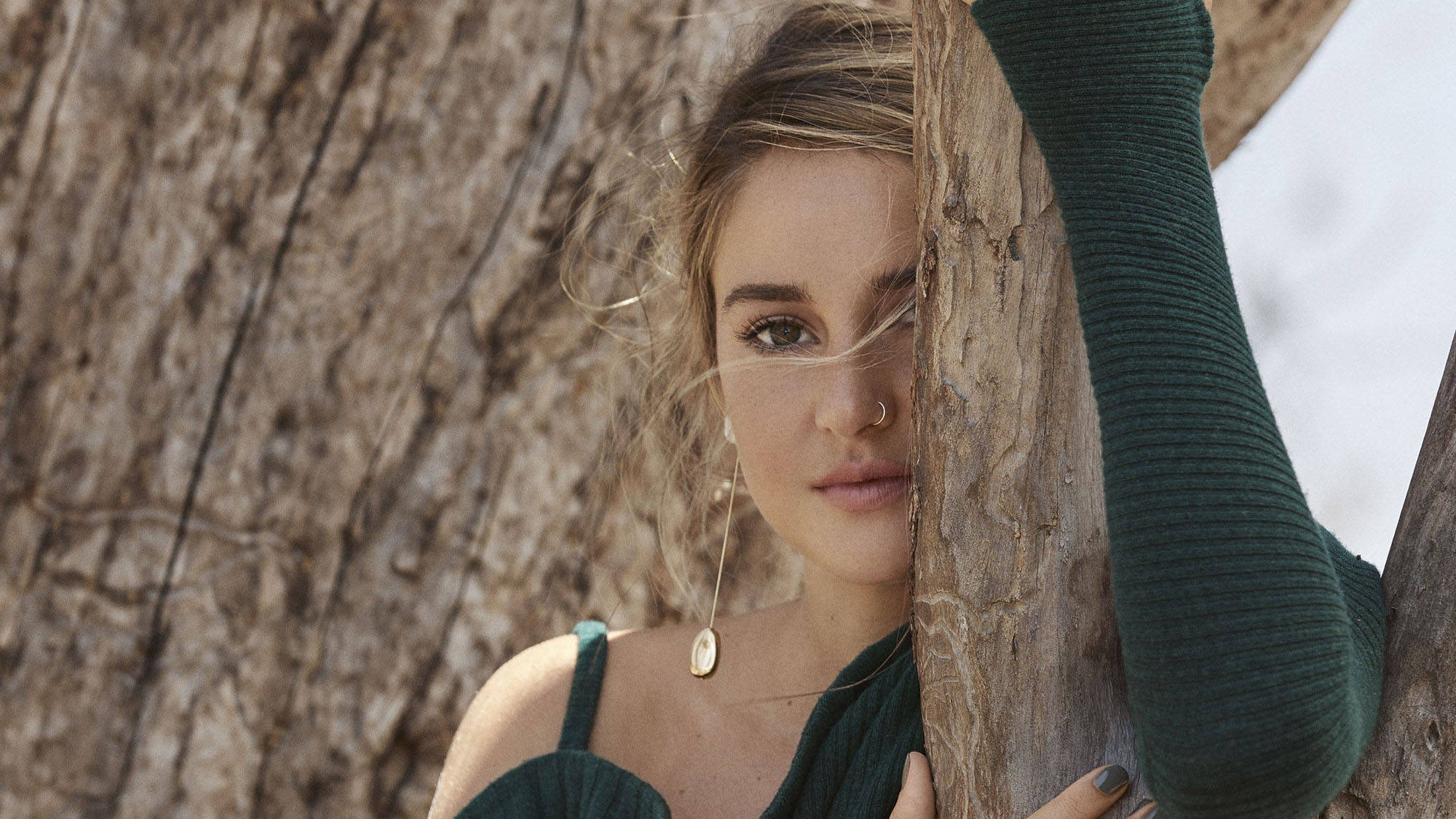 Shailene Woodley, blonde hair, nose ring, Full HD Desktop Wallpaper