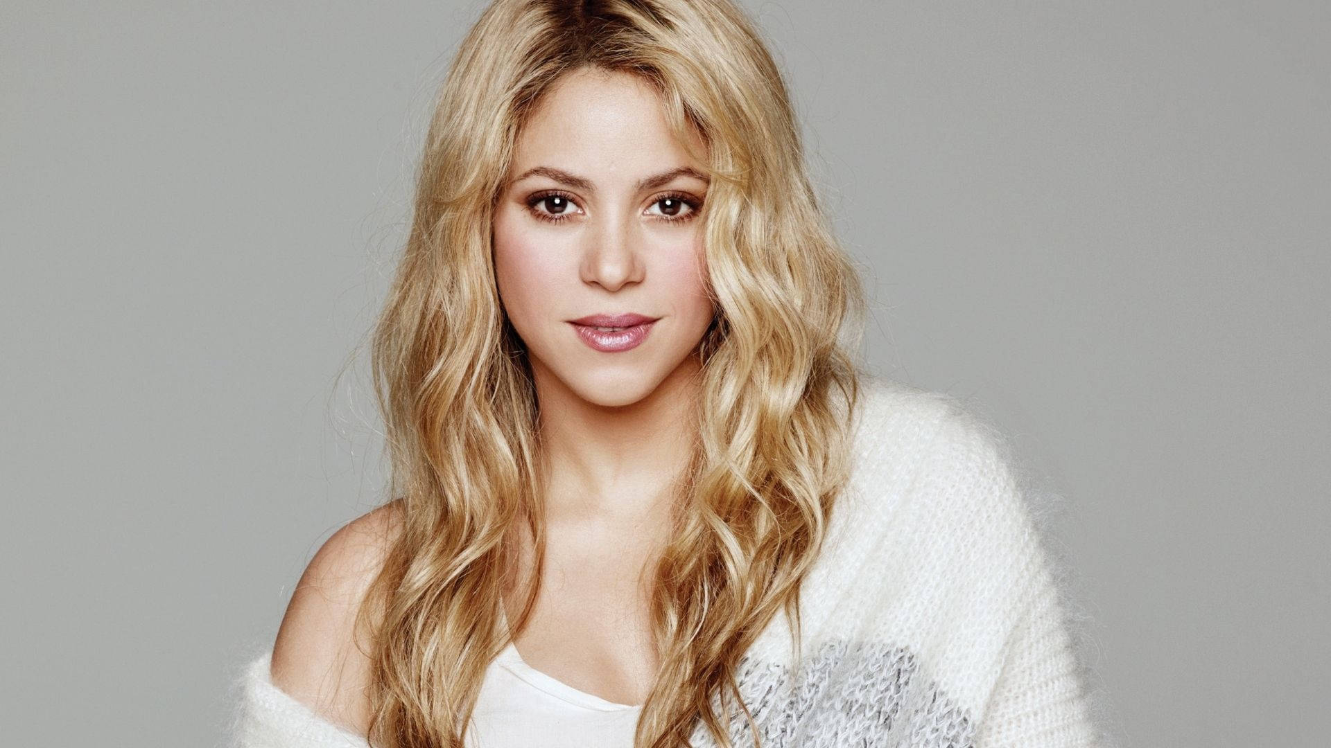 Shakira, wool sweater, white fuzzy sweater, Full HD Desktop Wallpaper