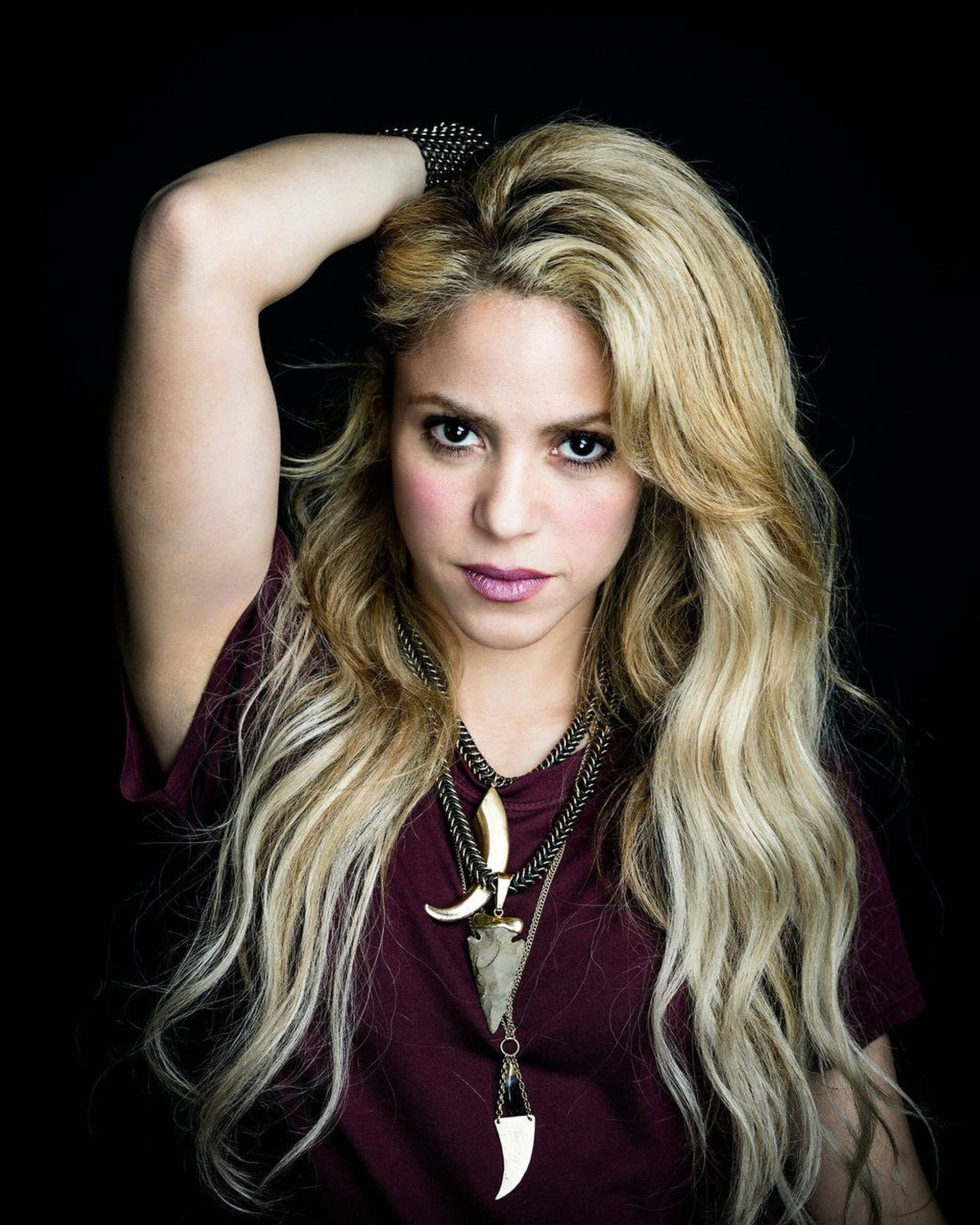 Shakira, long blonde hair, bold makeup, Full HD Phone Wallpaper